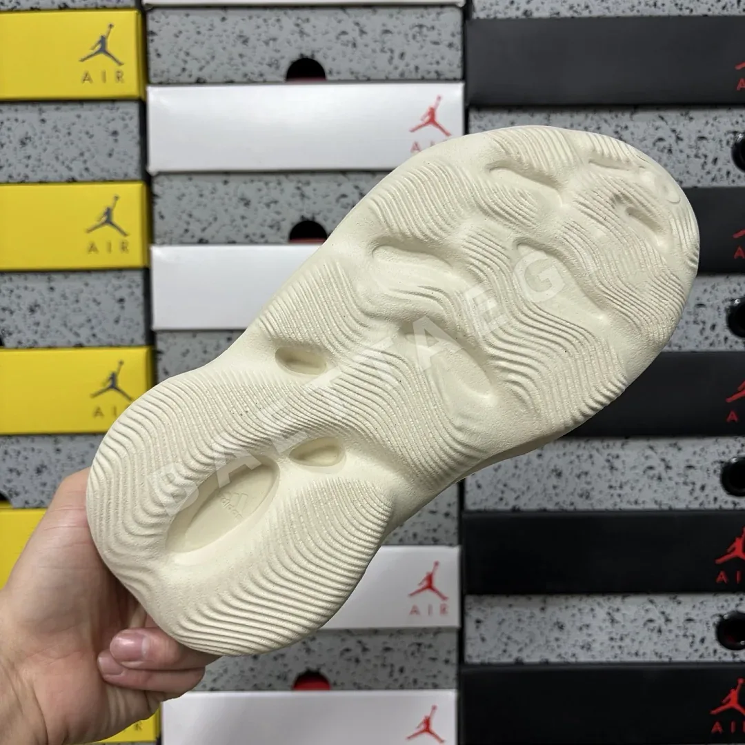 아디다스 [LW] 이지 폼 RNNR G55486 200648 Adidas Yeezy Foam RNNR Ararat 상세 이미지 7