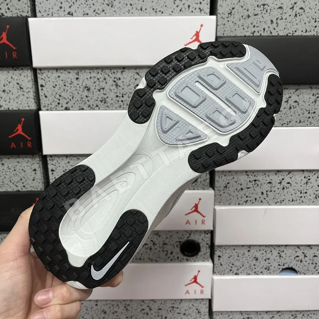 나이키 줌 보메로 18 HM6803-009 201113 Nike Zoom Vomero 18 상세 이미지 8