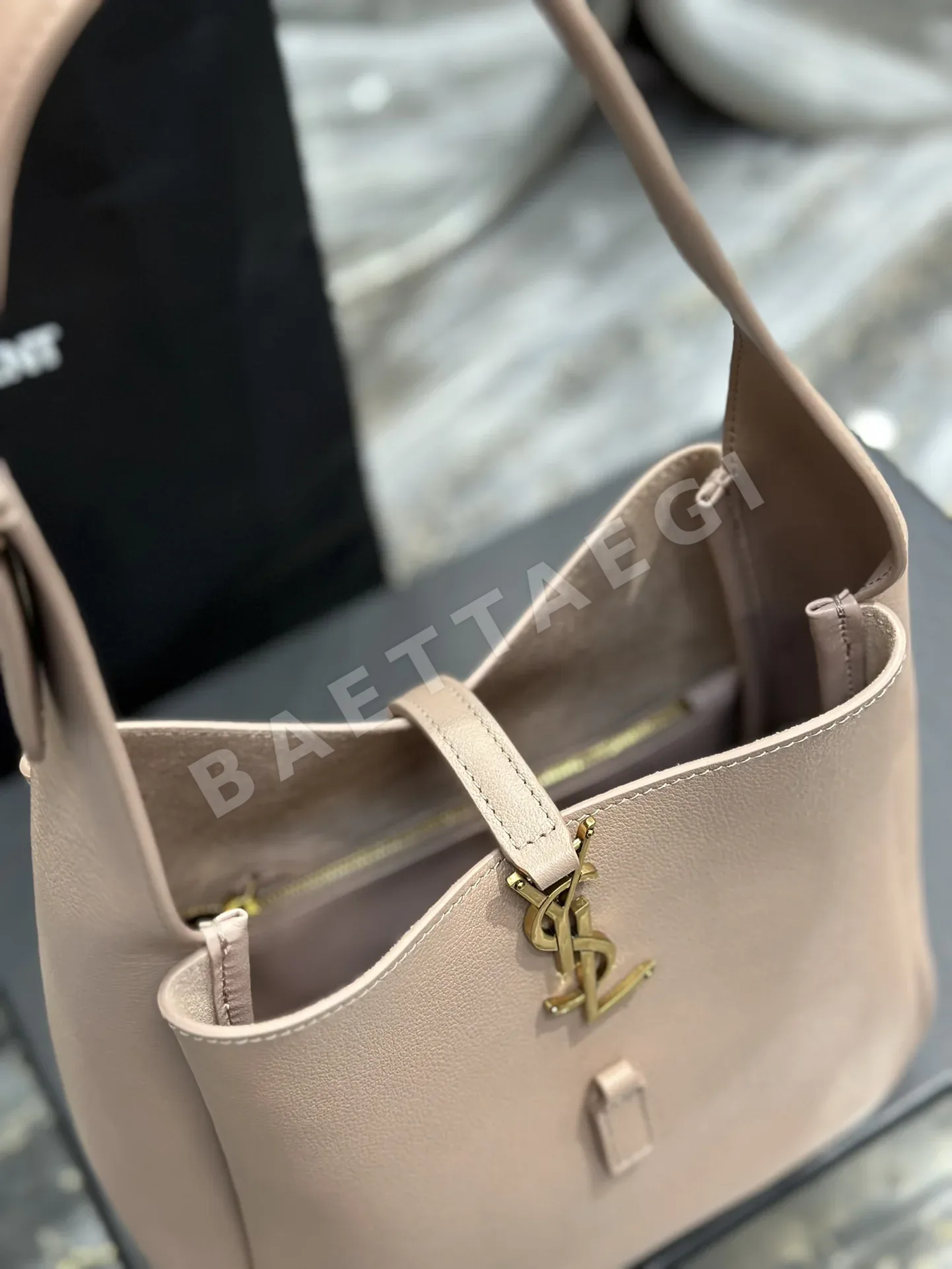생로랑 마오 베이지 빈티지풍 호보 언더암 가방 상세 이미지 6