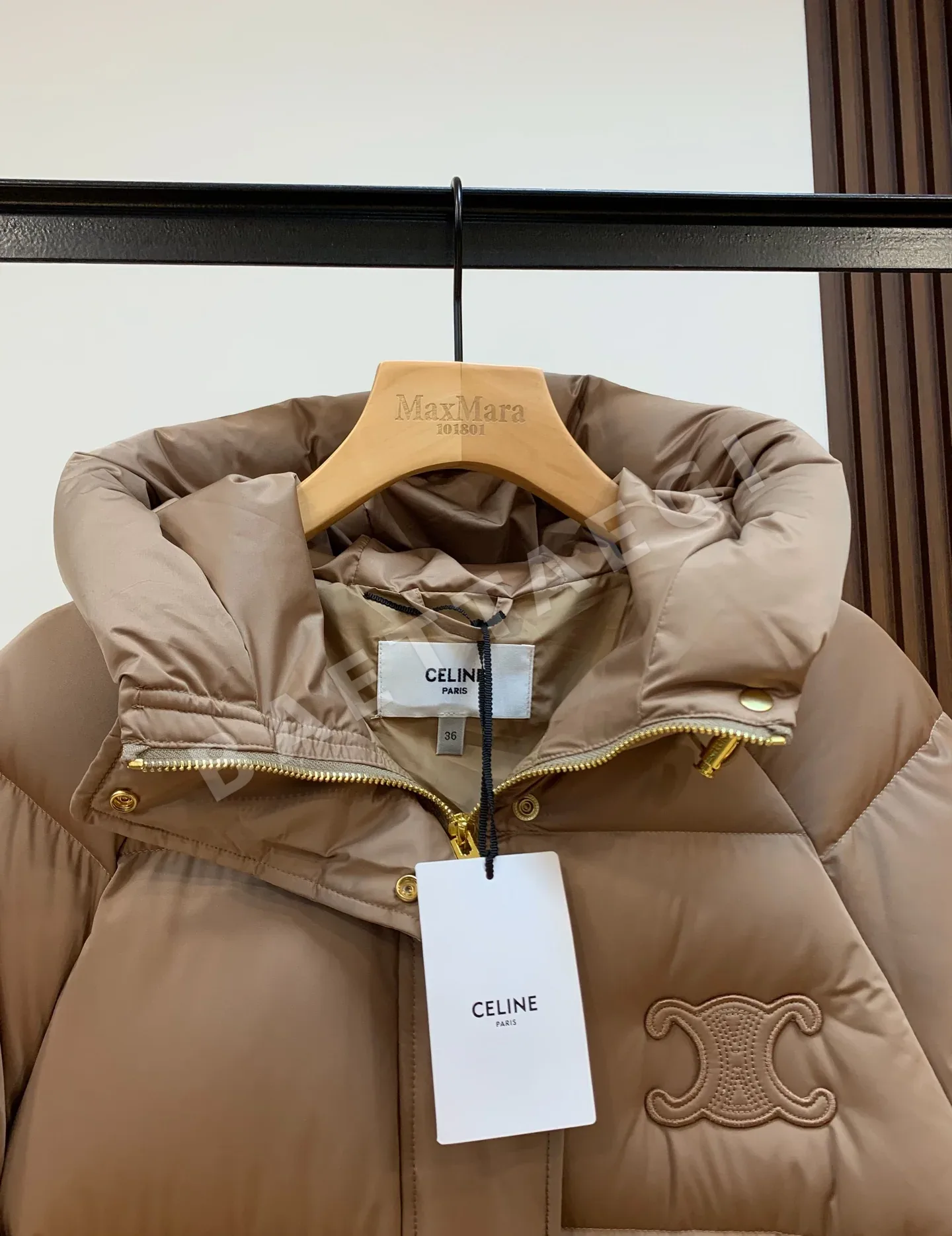 셀린느 포스터 스타일 화이트 구스다운 여성 패딩 상세 이미지 3