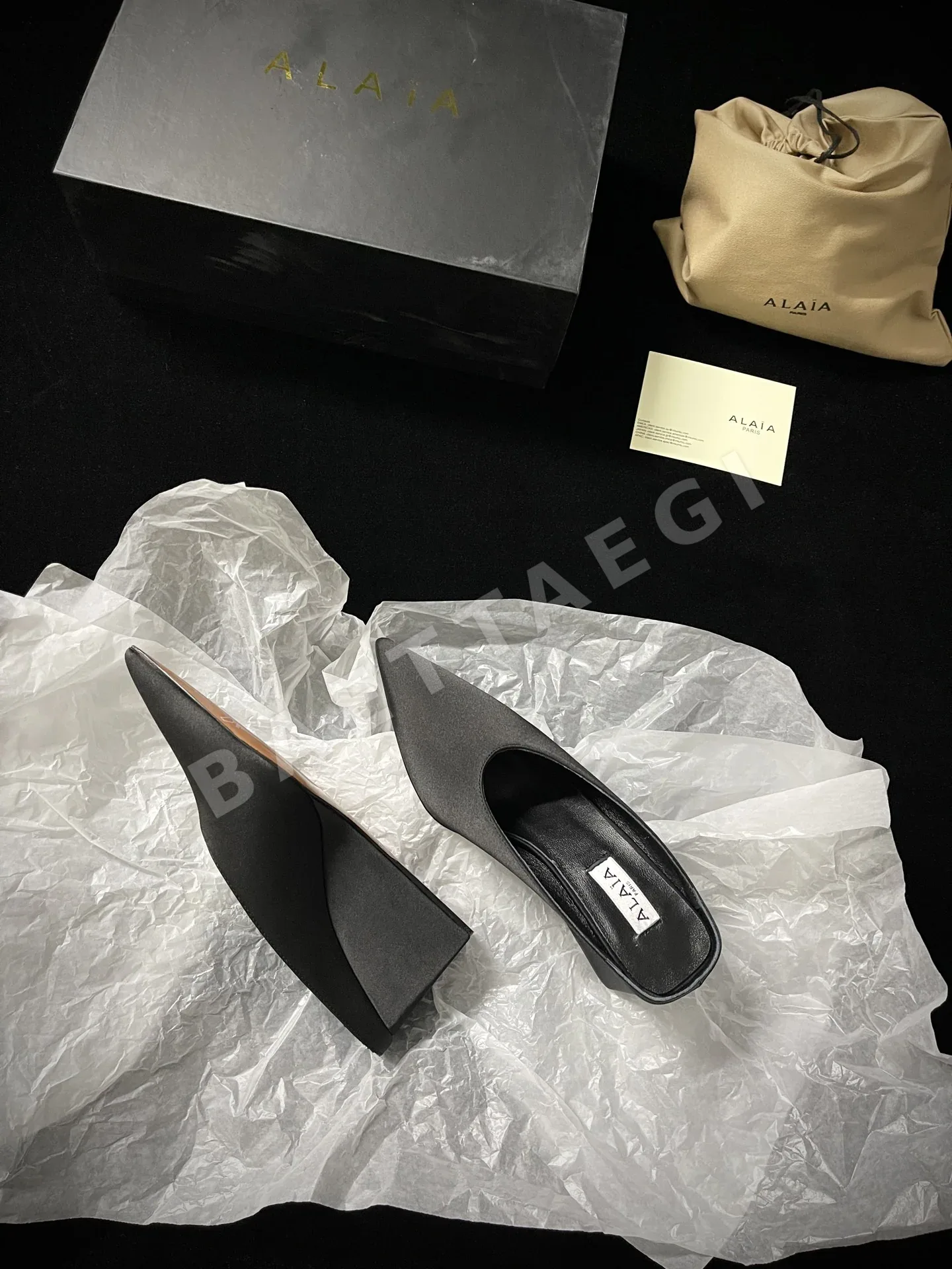 알라이아 비대칭 뮬 여성 신발 상세 이미지 3