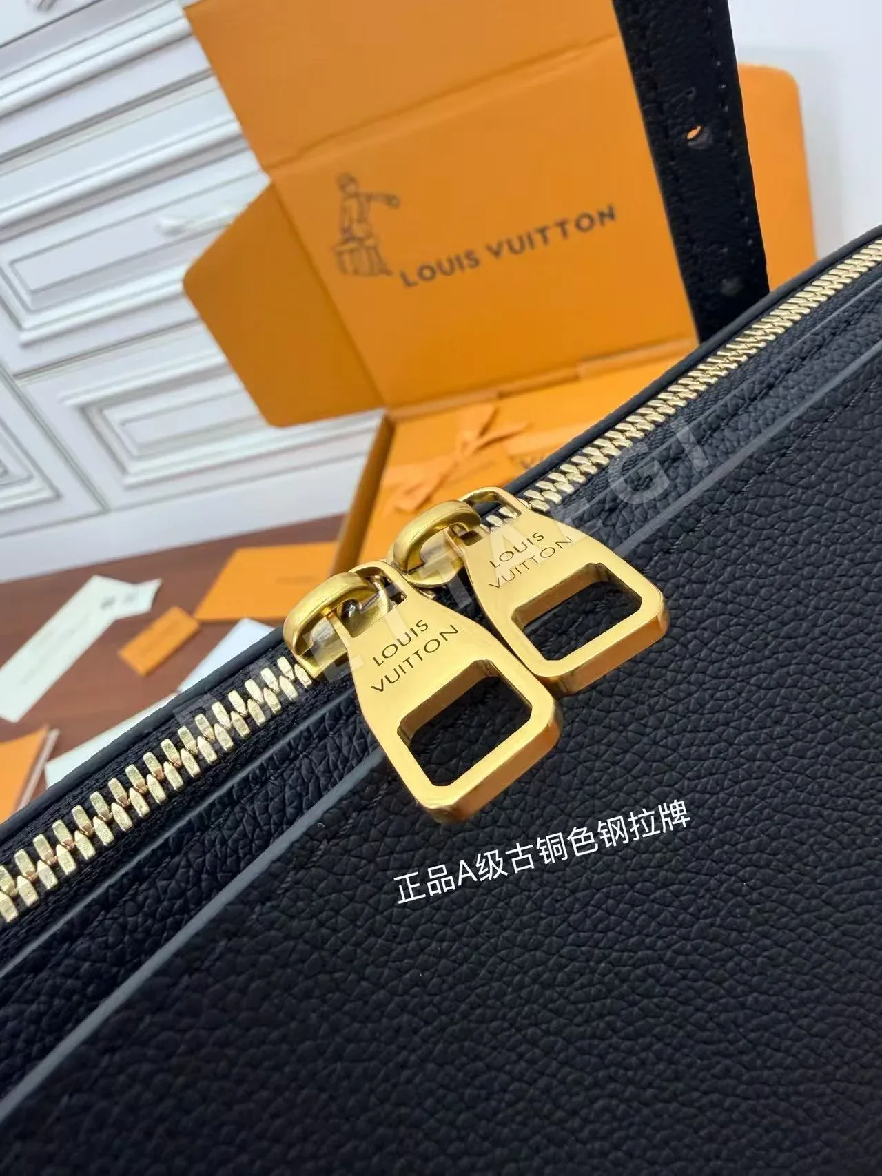 루이비통 다이아몬드 패턴 가죽 가방 M26257 상세 이미지 9