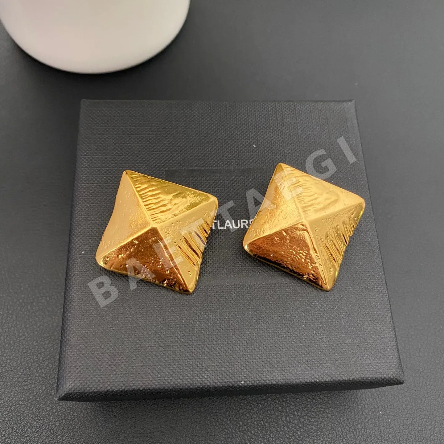 생로랑 기하학 클립 귀걸이 상세 이미지 3