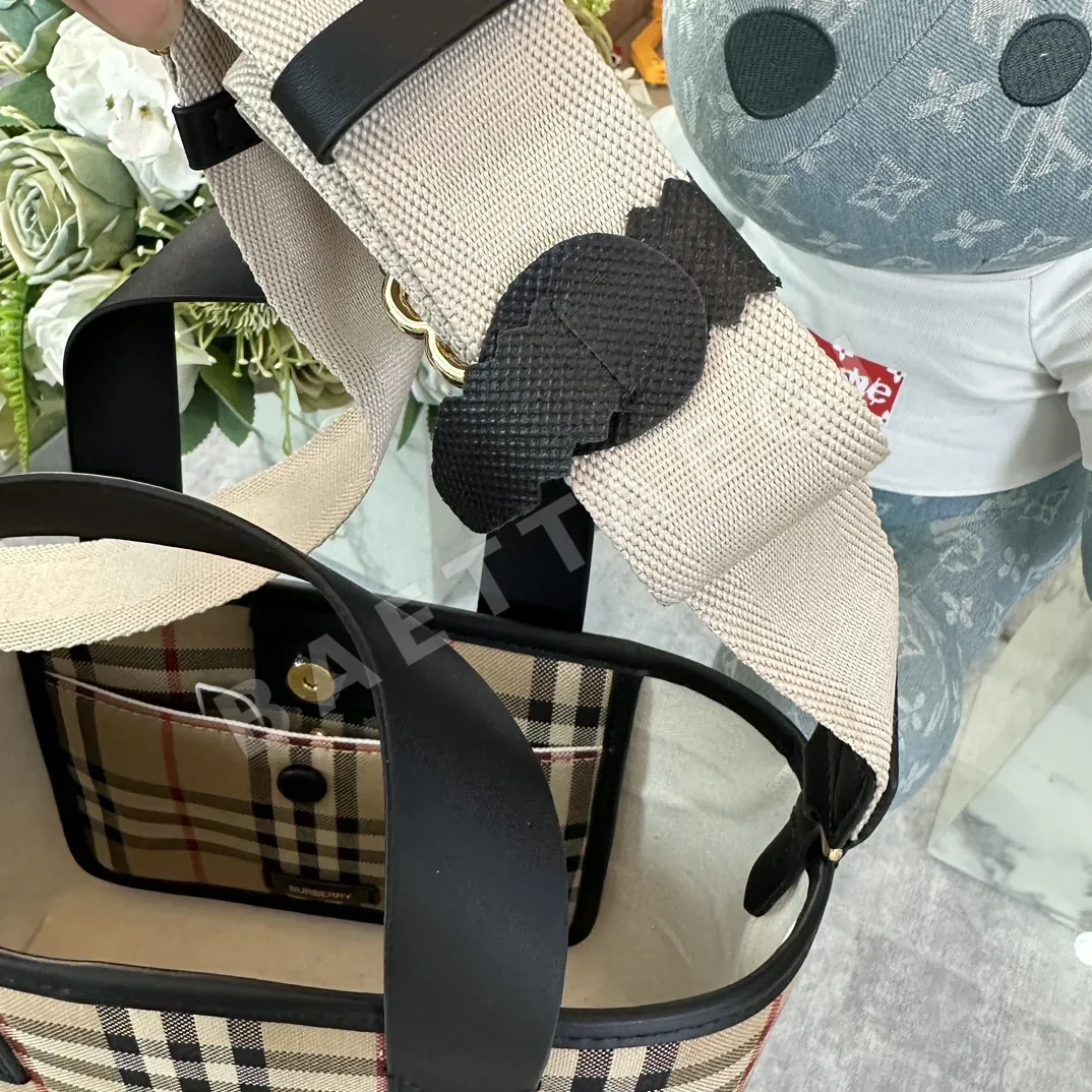버버리 나일론 토트백 18CM 상세 이미지 7