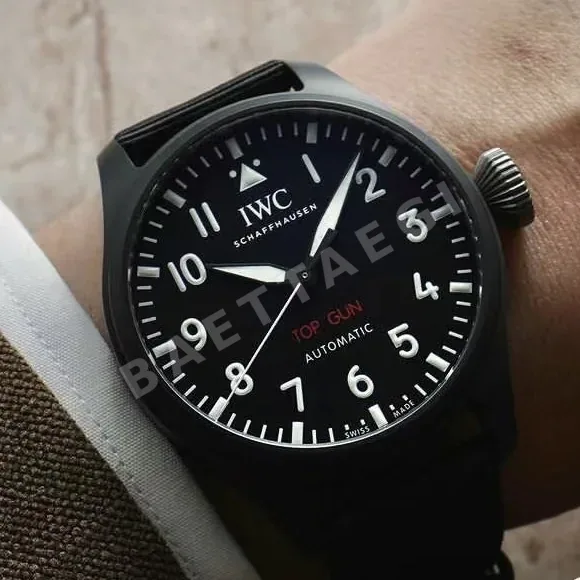 IWC 탑건 블랙 세라믹 시계 상세 이미지 3