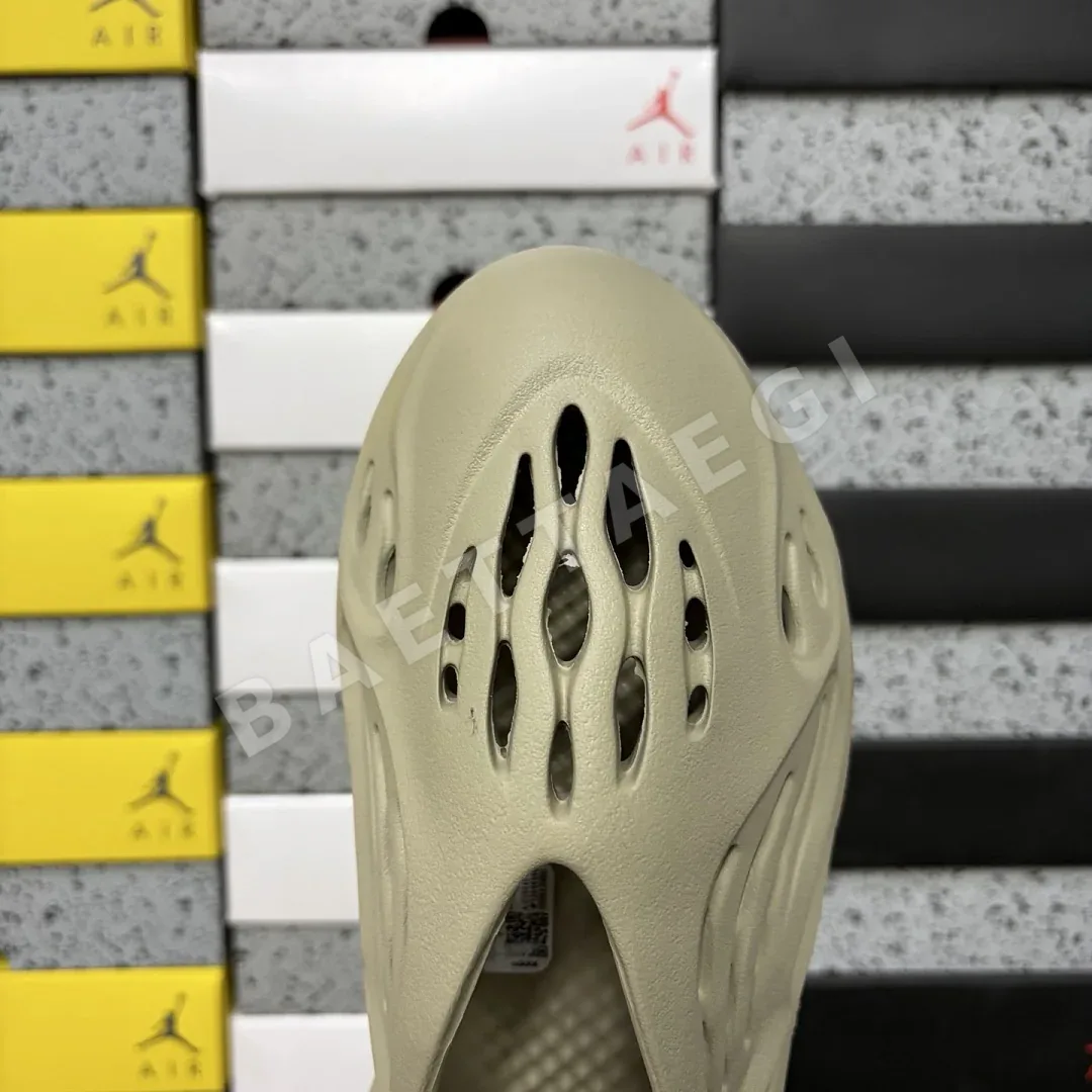 아디다스 [LW] 이지 폼 RNR GV6840 200651 Adidas Yeezy Foam RNR Stone Salt 상세 이미지 4