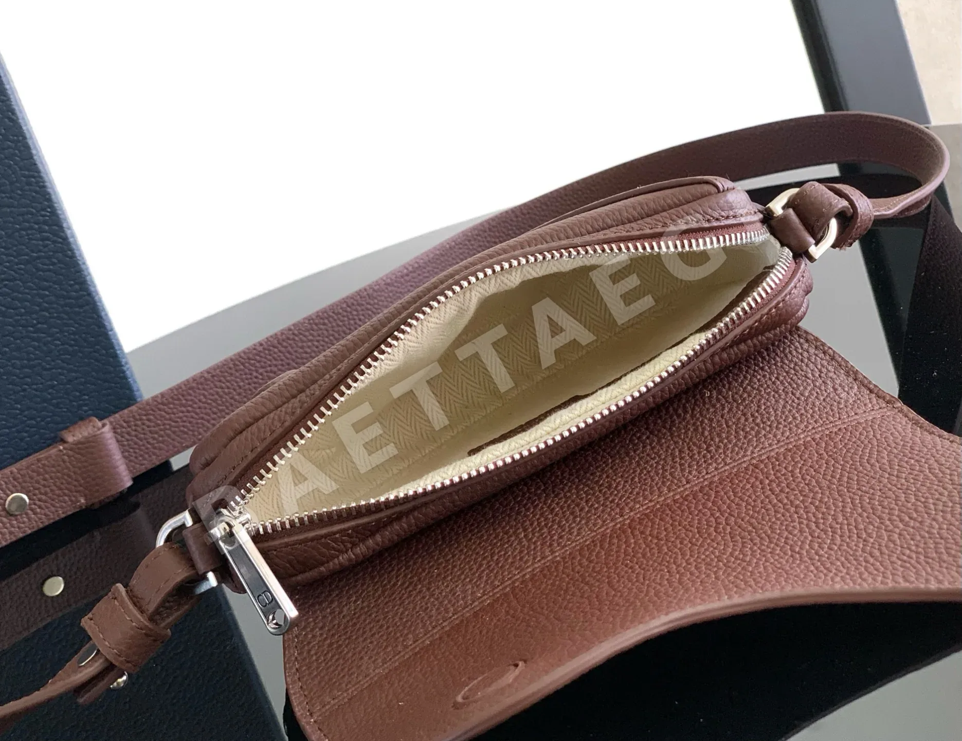 디올 새들 미니 레더 숄더백 상세 이미지 8