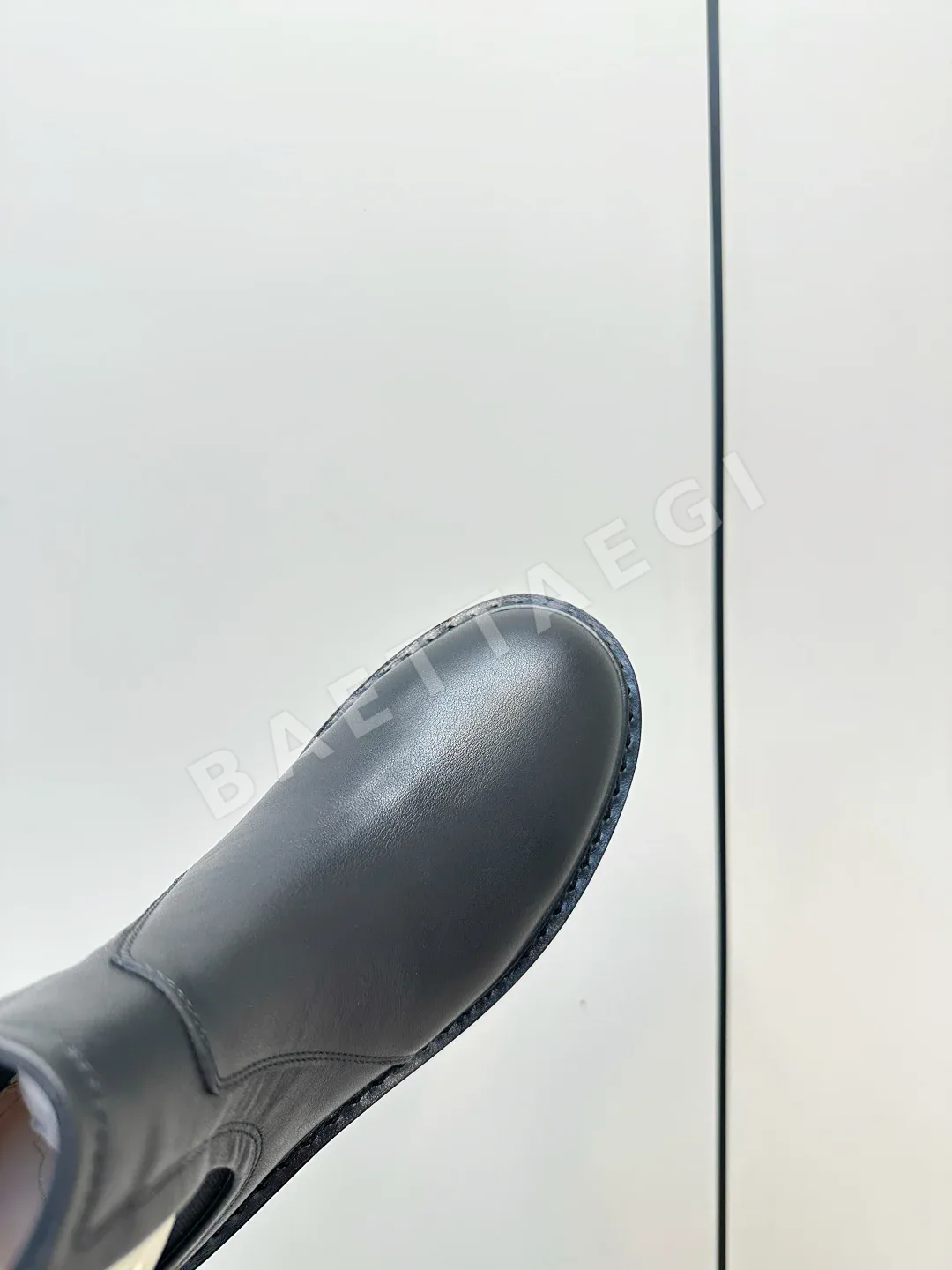 로저비비에 RV 25 라인스톤 버클 첼시 앵클 부츠 상세 이미지 7