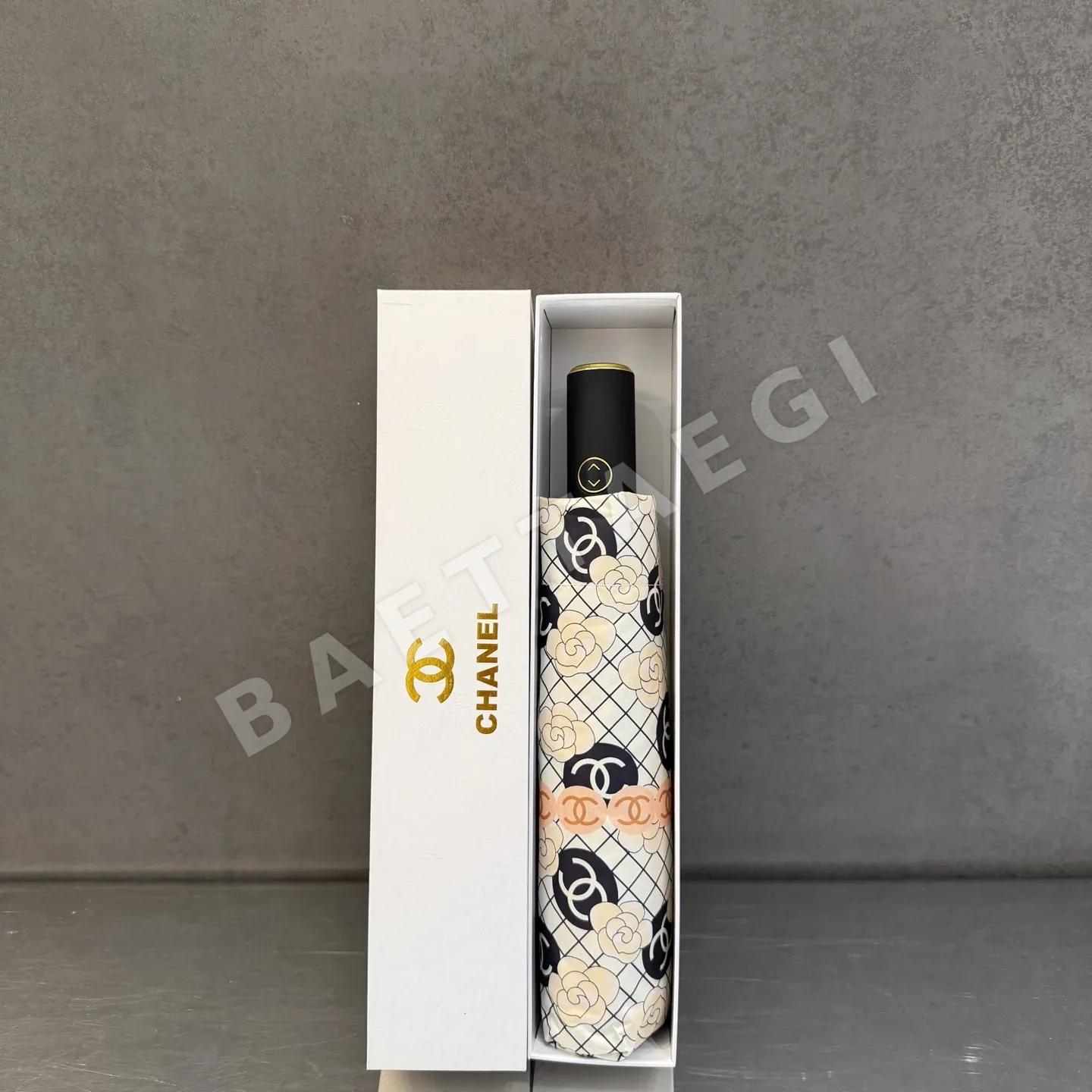 샤넬 삼단 자동 접이식 우산 85302