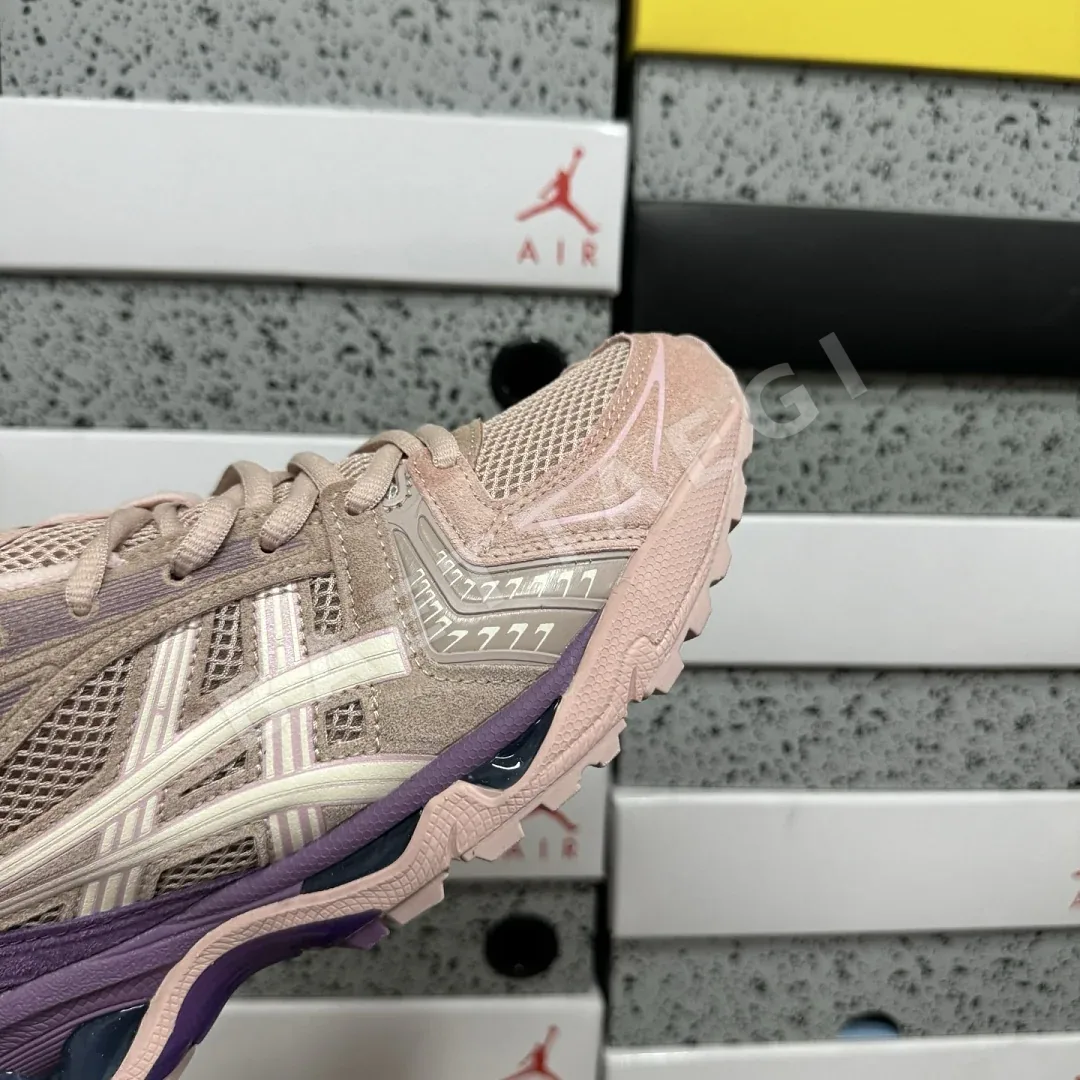아식스 [LZ] 젤 카야노 14 1205A105-700 200601 Asics Gel-Kayano 14 Barely Rose Cream 상세 이미지 2