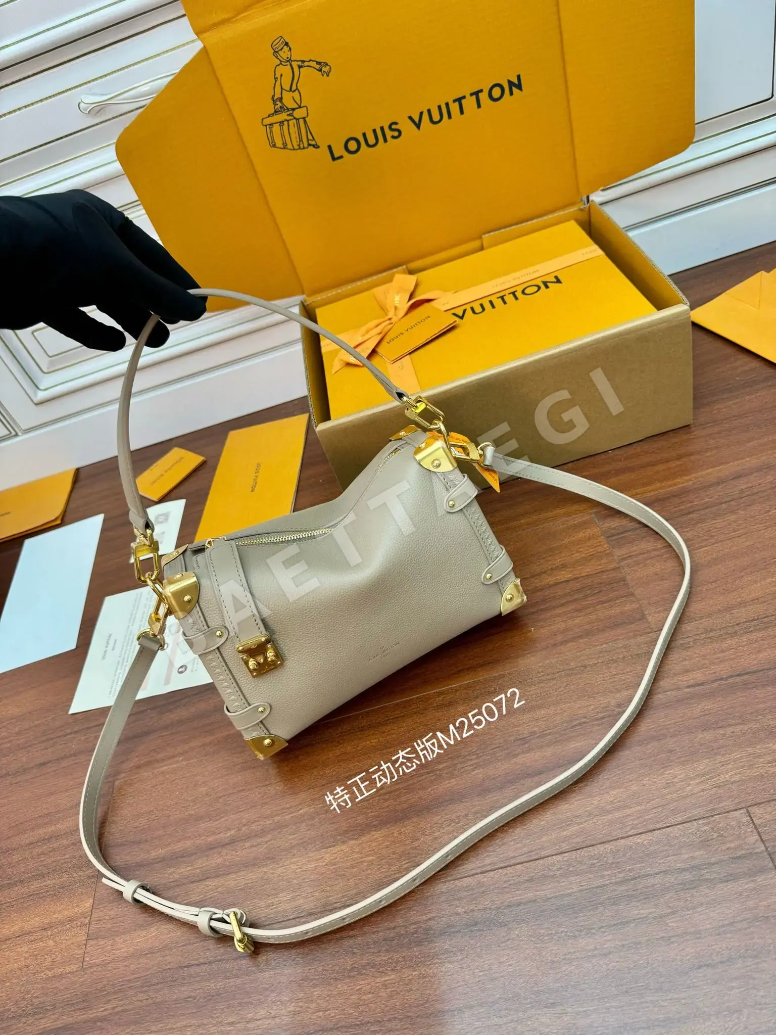 루이비통 M25072 가방 상세 이미지 2