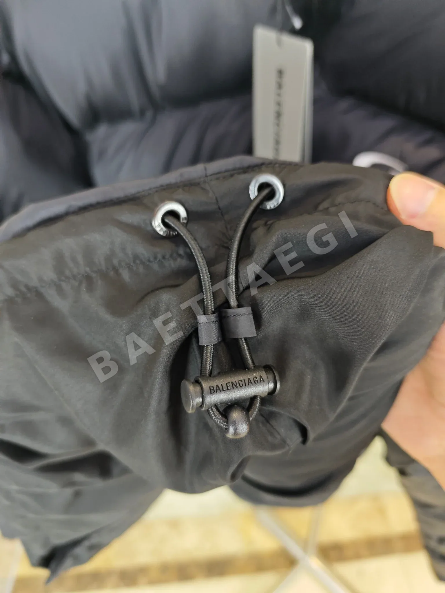 발렌시아가 스탠다드 푸퍼 패딩 25FW 상세 이미지 6