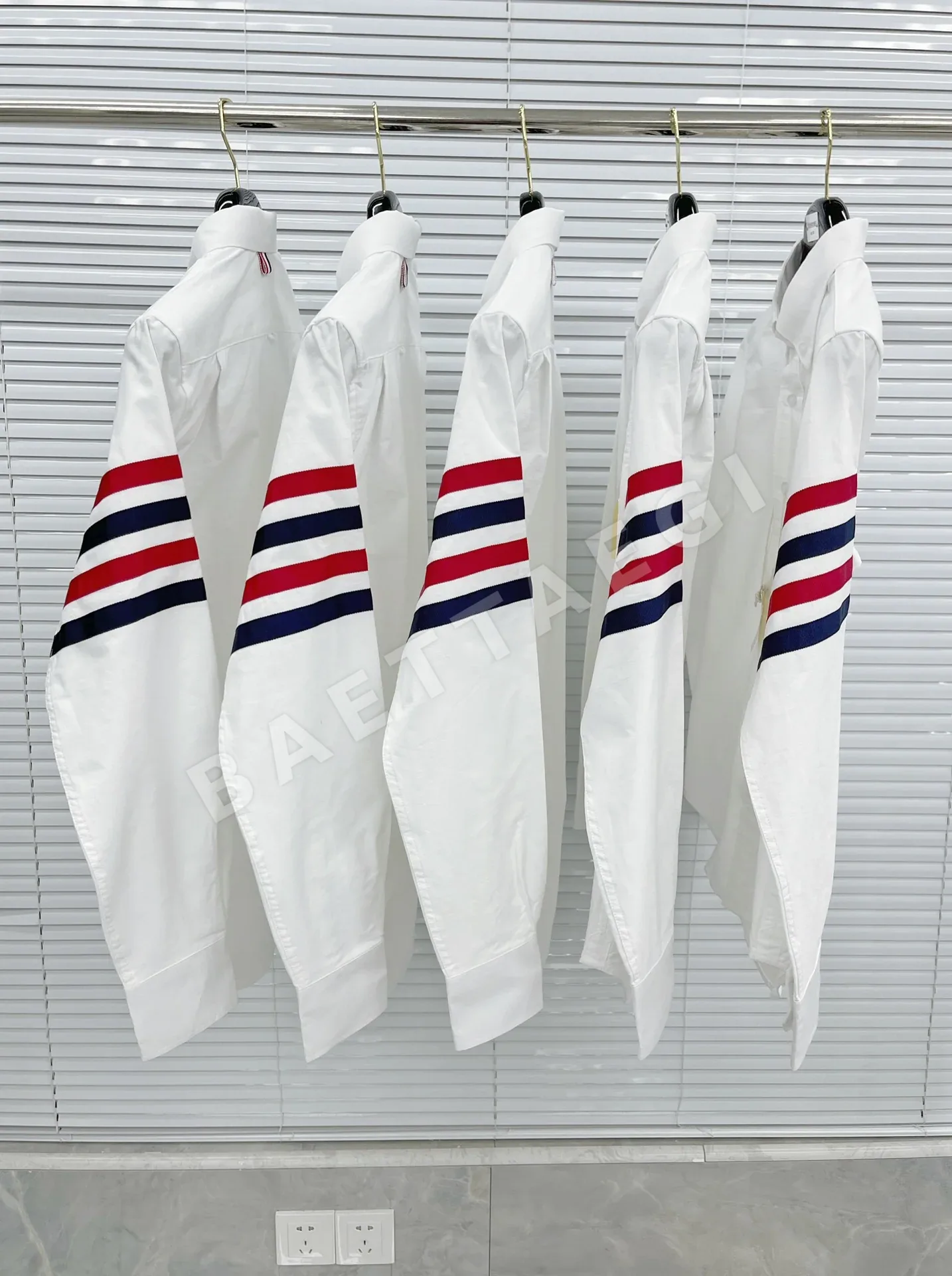 톰브라운 4바 스트라이프 슬림핏 코튼 옥스포드 셔츠 긴팔 상세 이미지 2