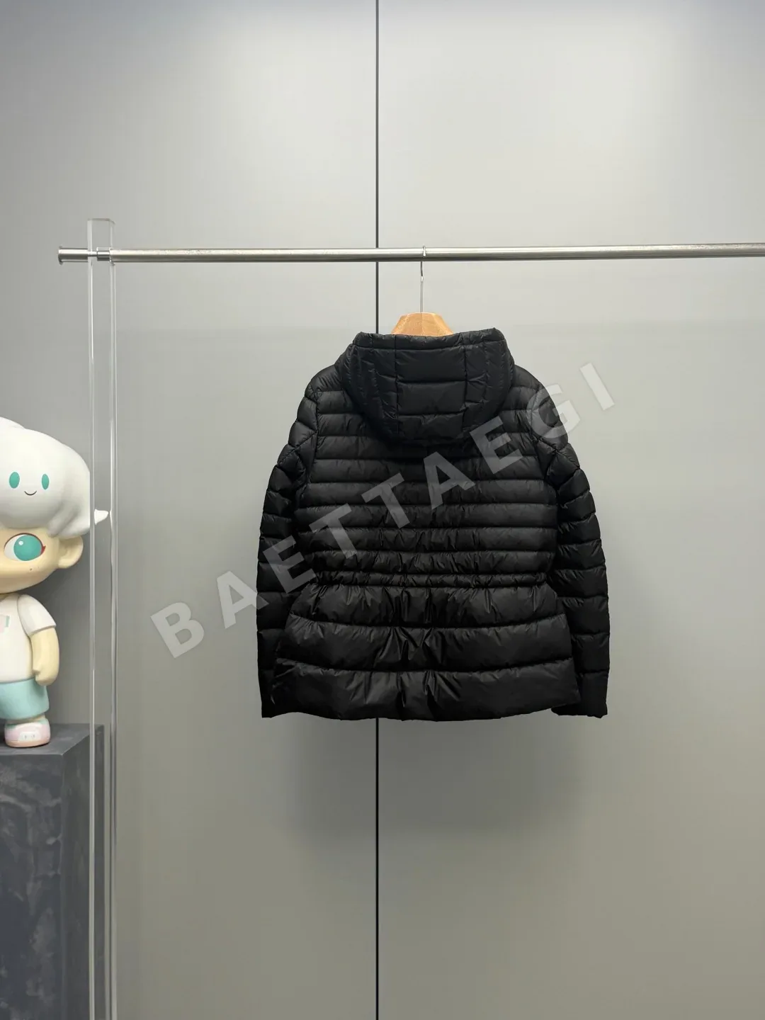 몽클레르 Raies 여성 후드 크롭 다운 패딩 상세 이미지 9