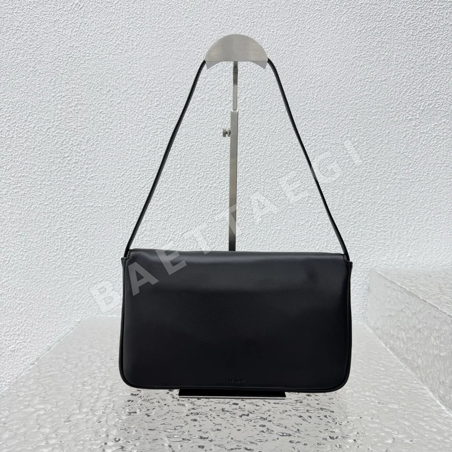 더로우 블랙 램스킨 플랩 숄더백 상세 이미지 4
