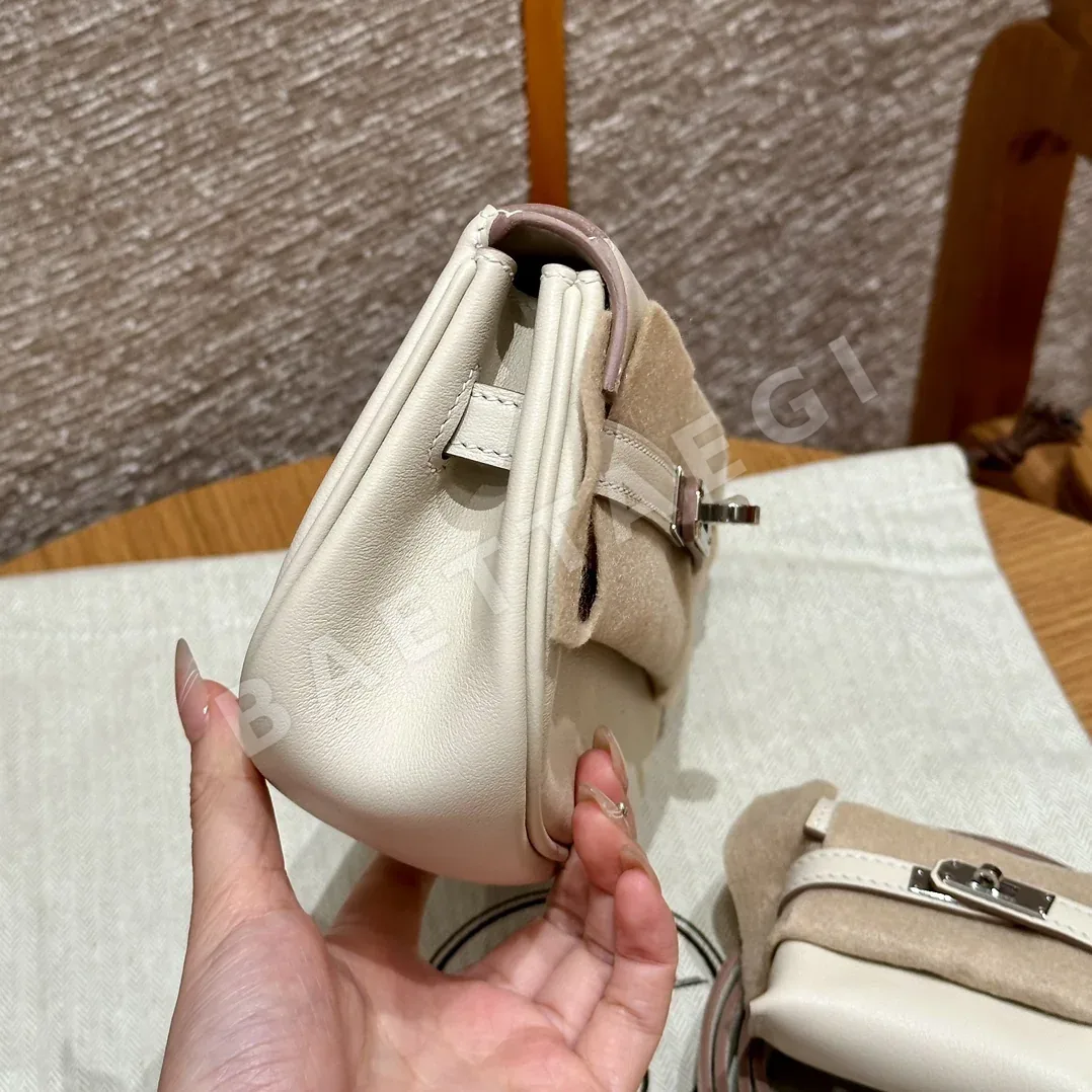 에르메스 켈리 무브 소가죽 미니 가방 상세 이미지 3