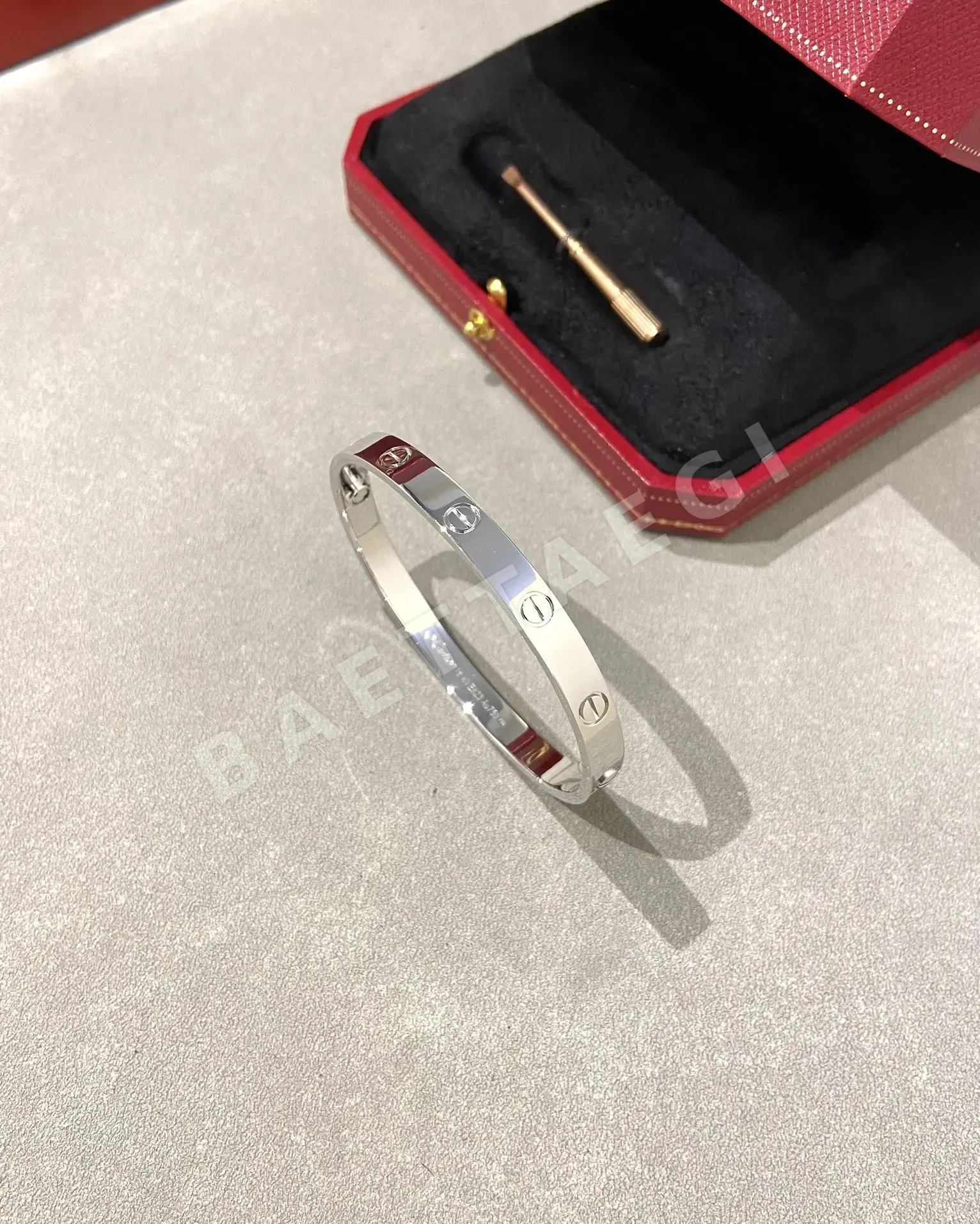 까르띠에 와이드 화이트골드 팔찌 59569