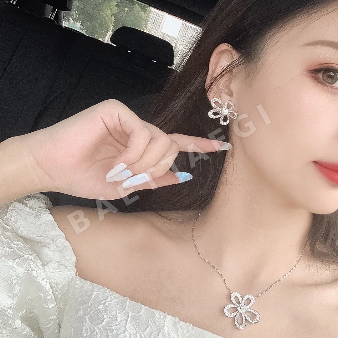 반클리프앤아펠 플라워 레이스 반지 상세 이미지 5
