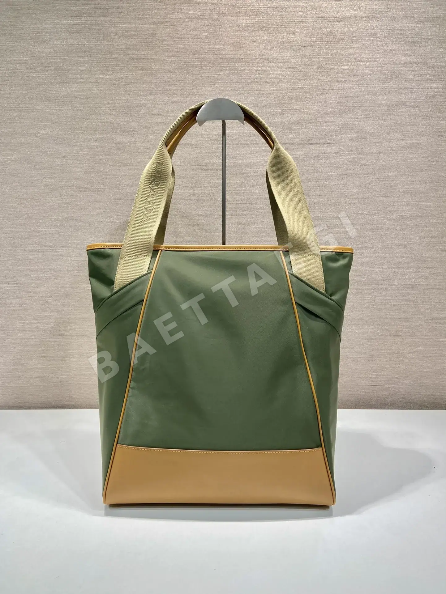 프라다 꼬임 손잡이 토트백 Re-Nylon 가방 2VG119 상세 이미지 4