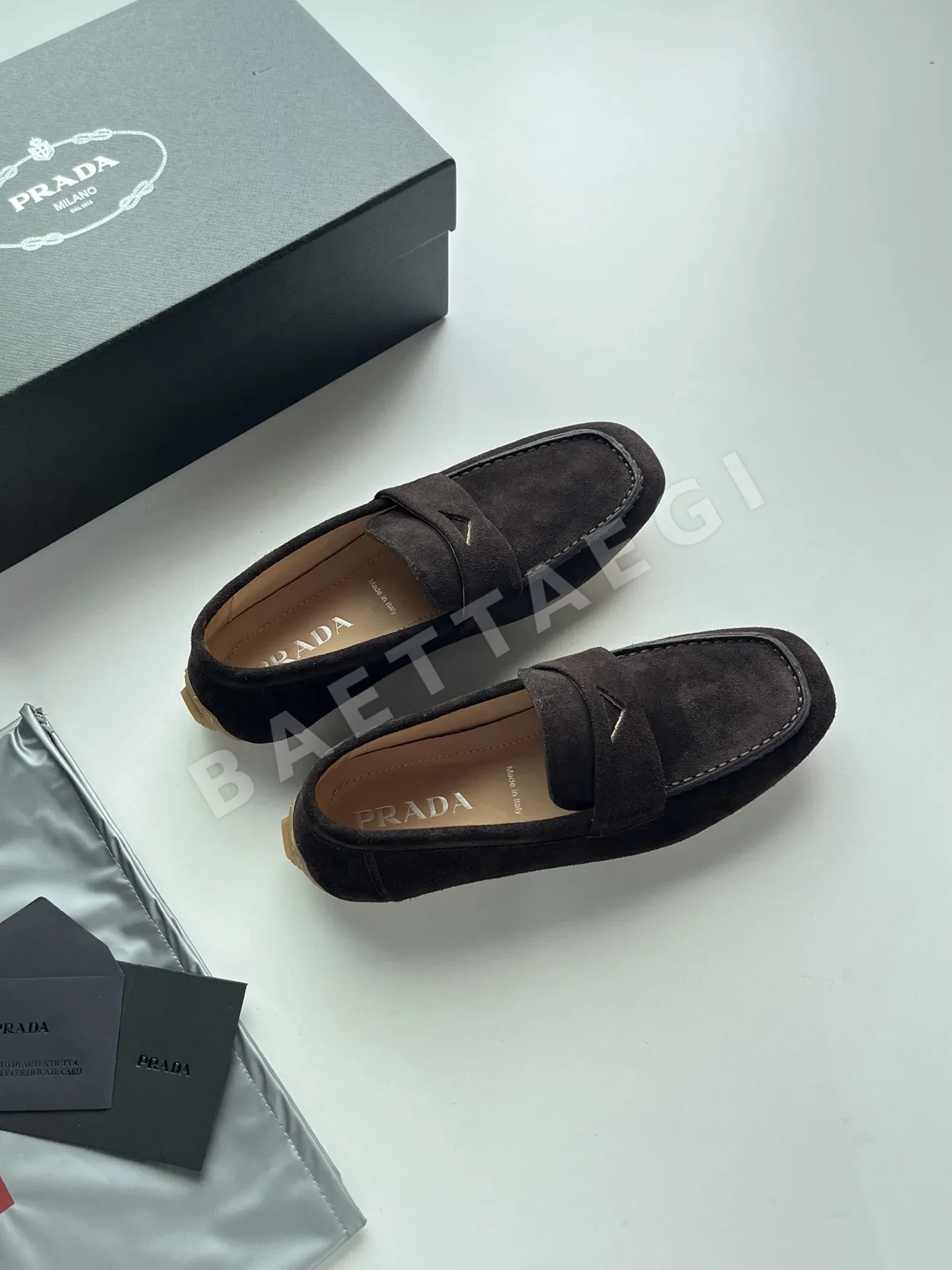 프라다 삼각 메탈 로고 드라이빙 로퍼 상세 이미지 10