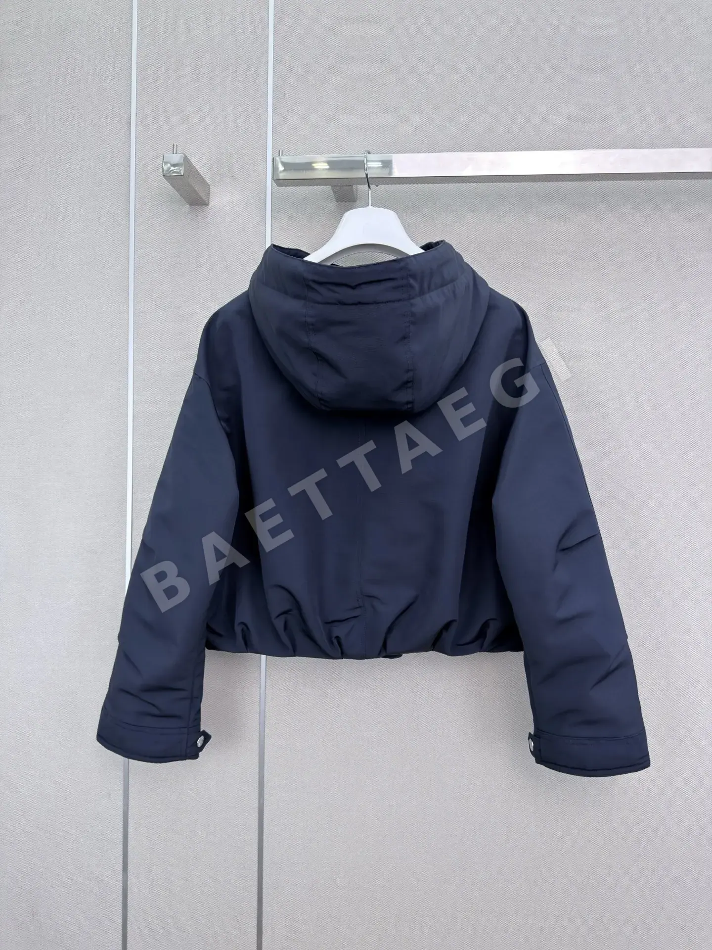 몽클레르 유칼립투스 후드 쇼트 다운 자켓 상세 이미지 9