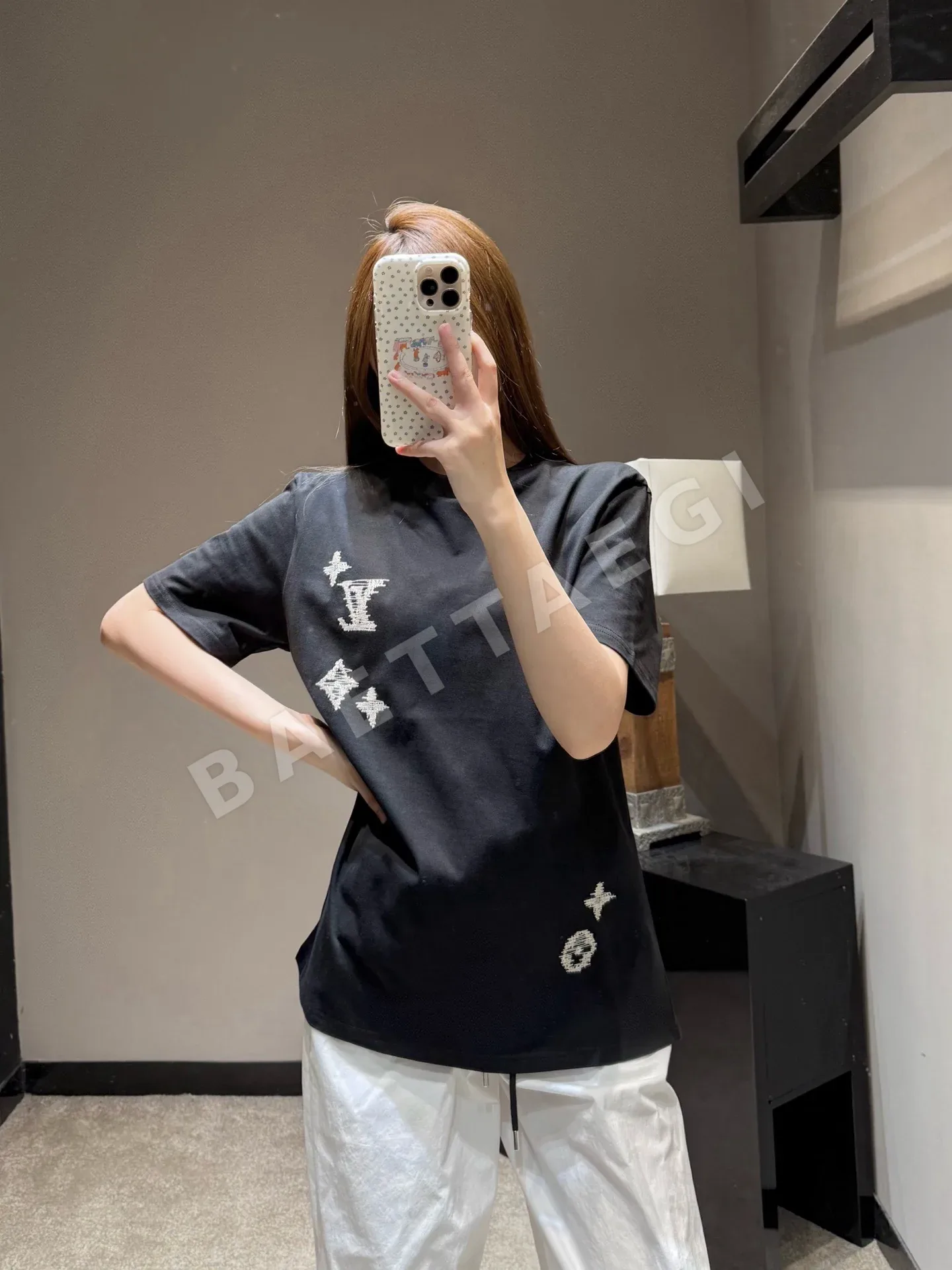 루이비통 헤비 자수 모노그램 여성 반팔 티셔츠 상세 이미지 1