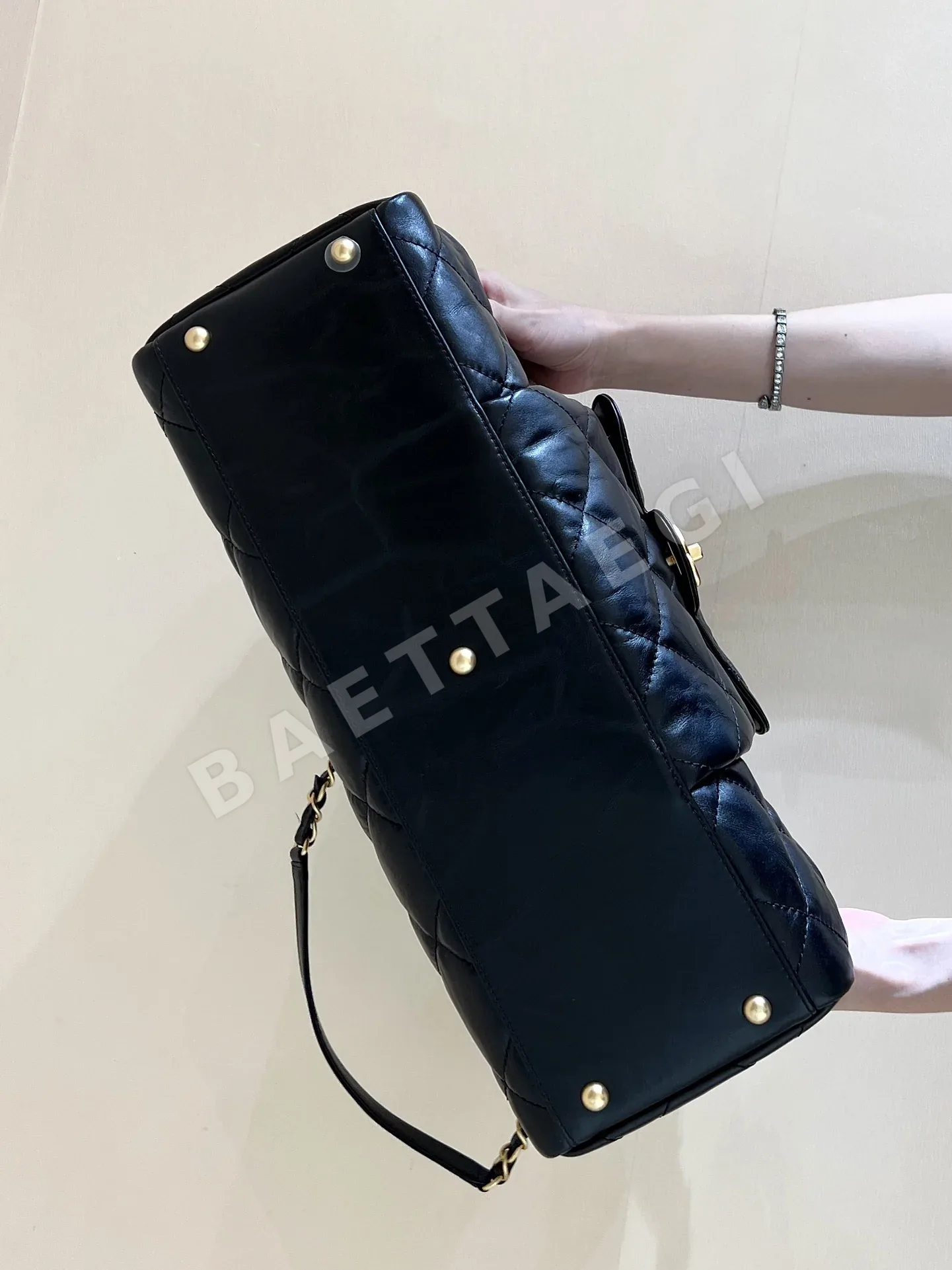 샤넬 24A 메티에 다르 맥시 볼링백 AS4812 상세 이미지 4