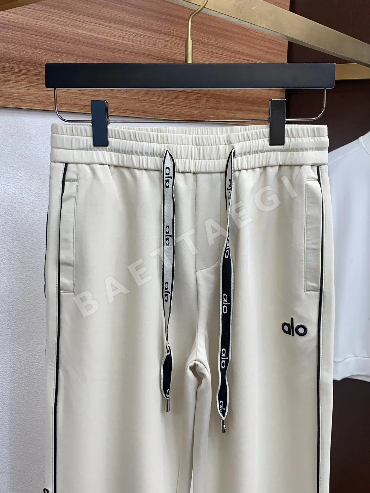 알로 남성 드로스트링 캐주얼 바지 상세 이미지 3