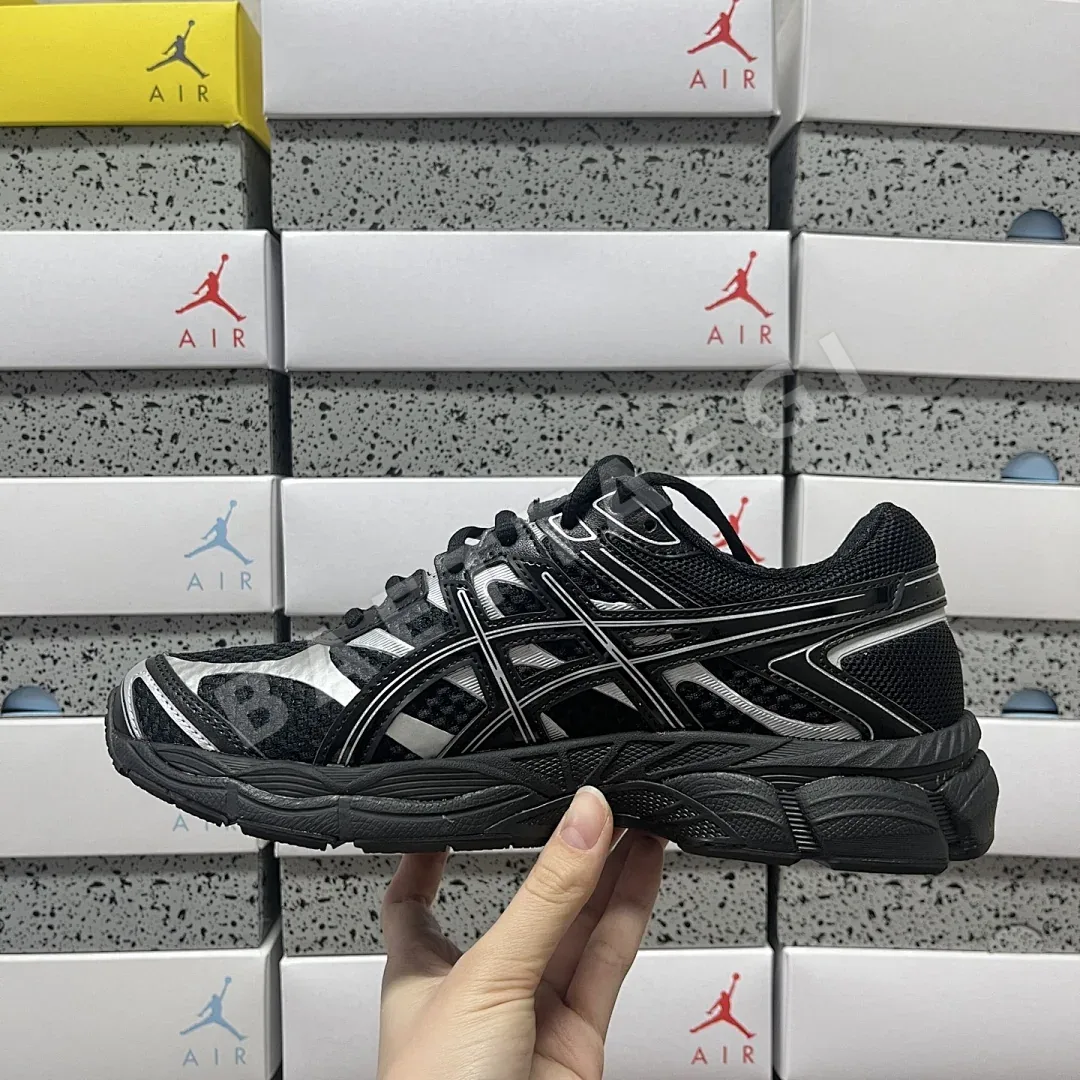 아식스 [TOP] 젤 큐뮬러스 16 1203A733-002 200316 Asics Gel-Cumulus 16 Black Pure Silver 상세 이미지 2