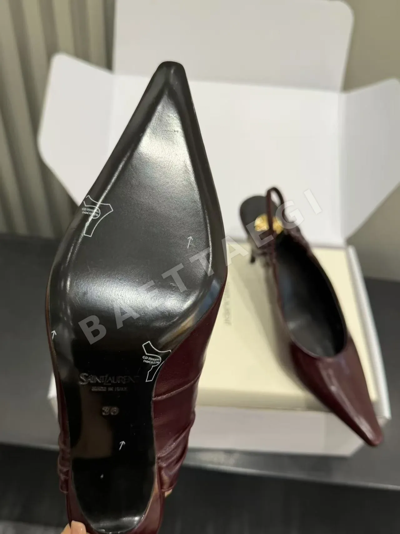 생로랑 YSL 스퀘어 토 오픈 백 샌들 상세 이미지 9