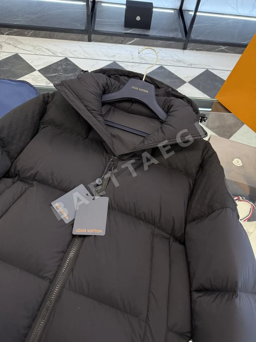 루이비통 루이 비통 모노그램 다운 블루종 블랙 컬러 후드 패딩 자켓 상세 이미지 5