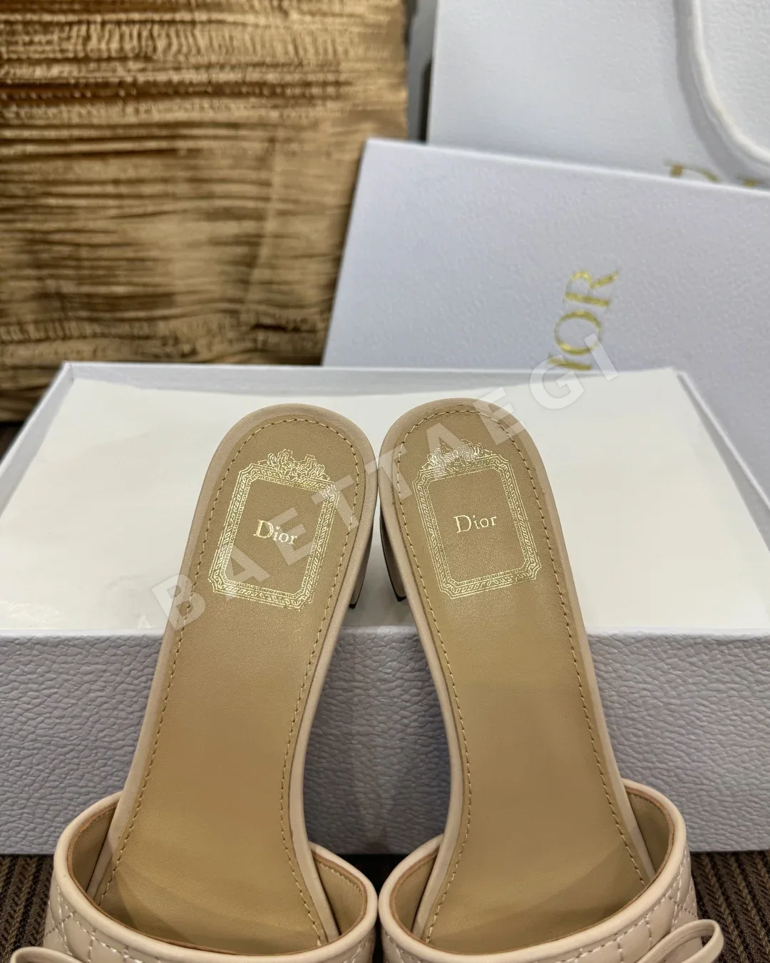 디올 카나쥬 램스킨 퀼팅 샌들 상세 이미지 8