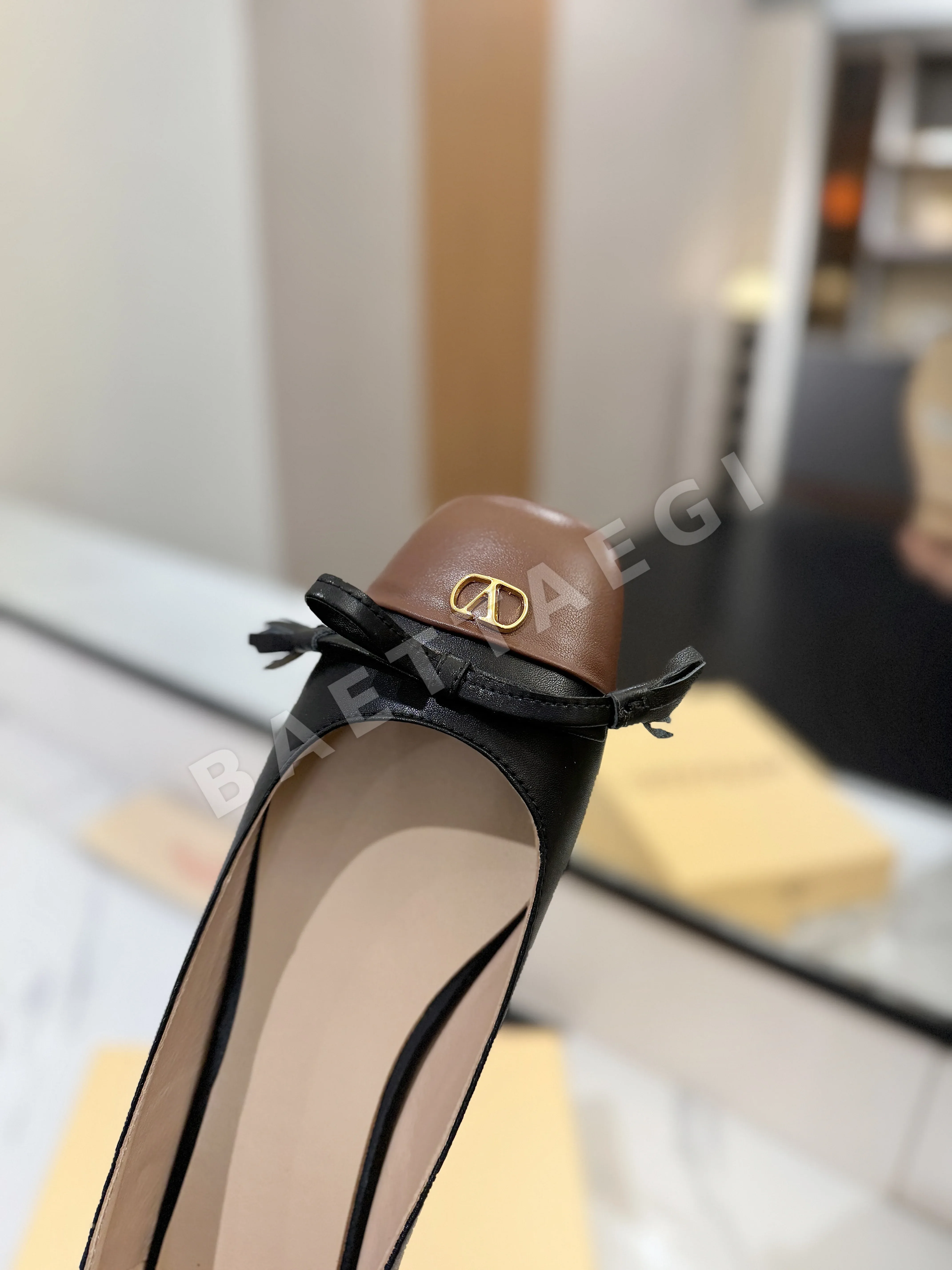 발렌티노 알뤼트 뒤 루아 라운드 토 발레리나 슈즈 상세 이미지 15