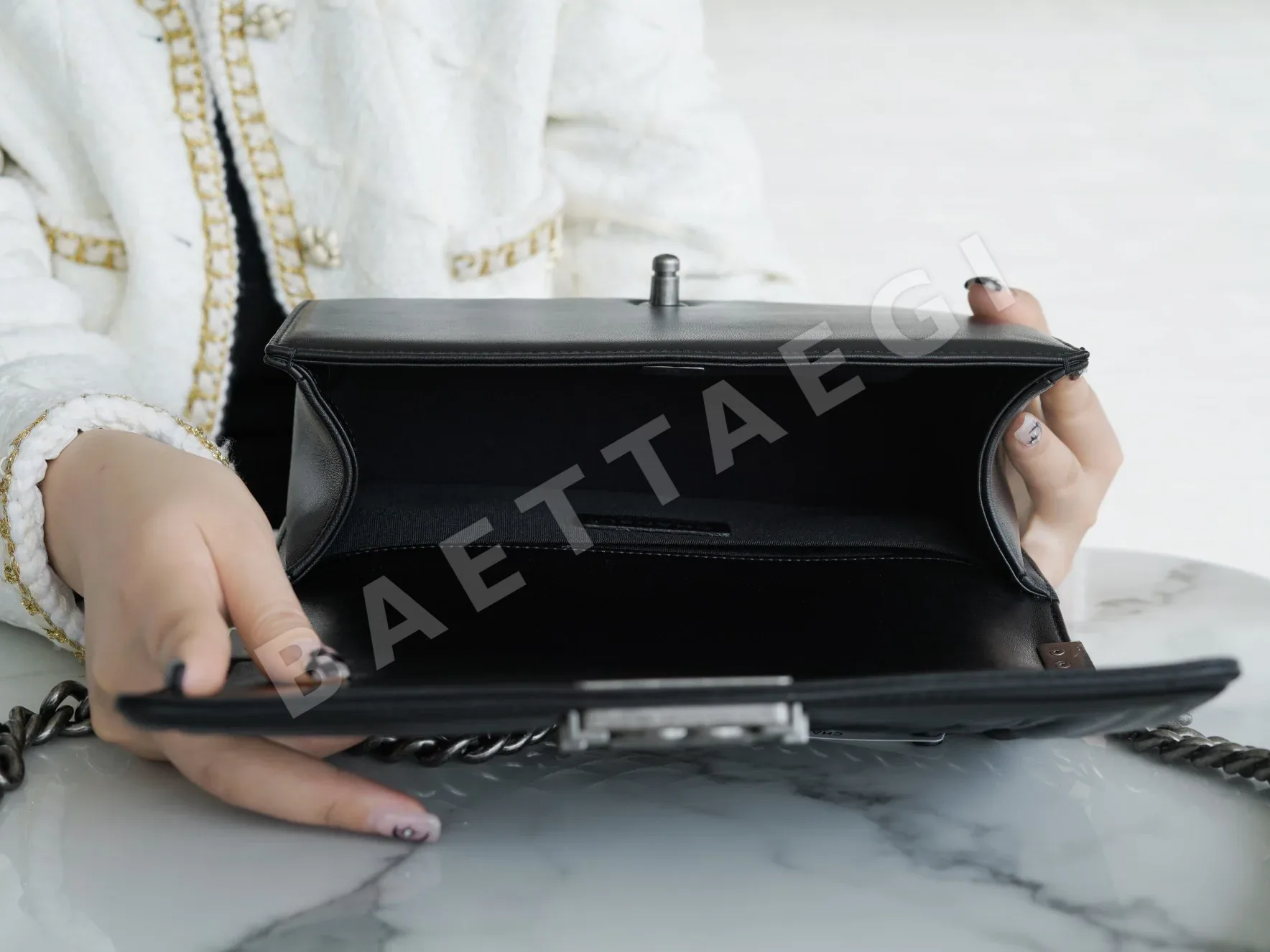 샤넬 보이 램스킨 미디엄 가방 상세 이미지 5