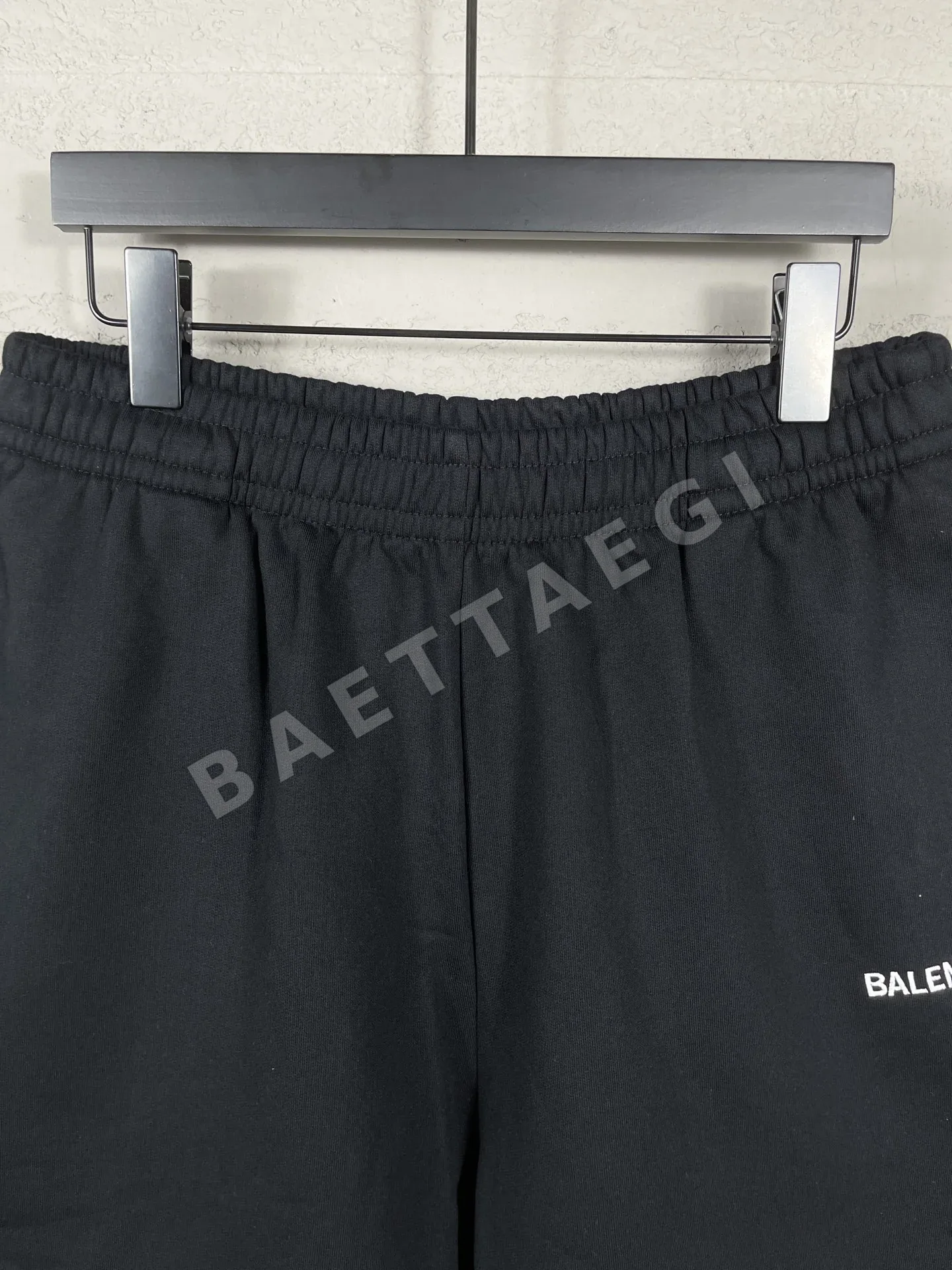 발렌시아가 로고 자수 남성 반바지 상세 이미지 5