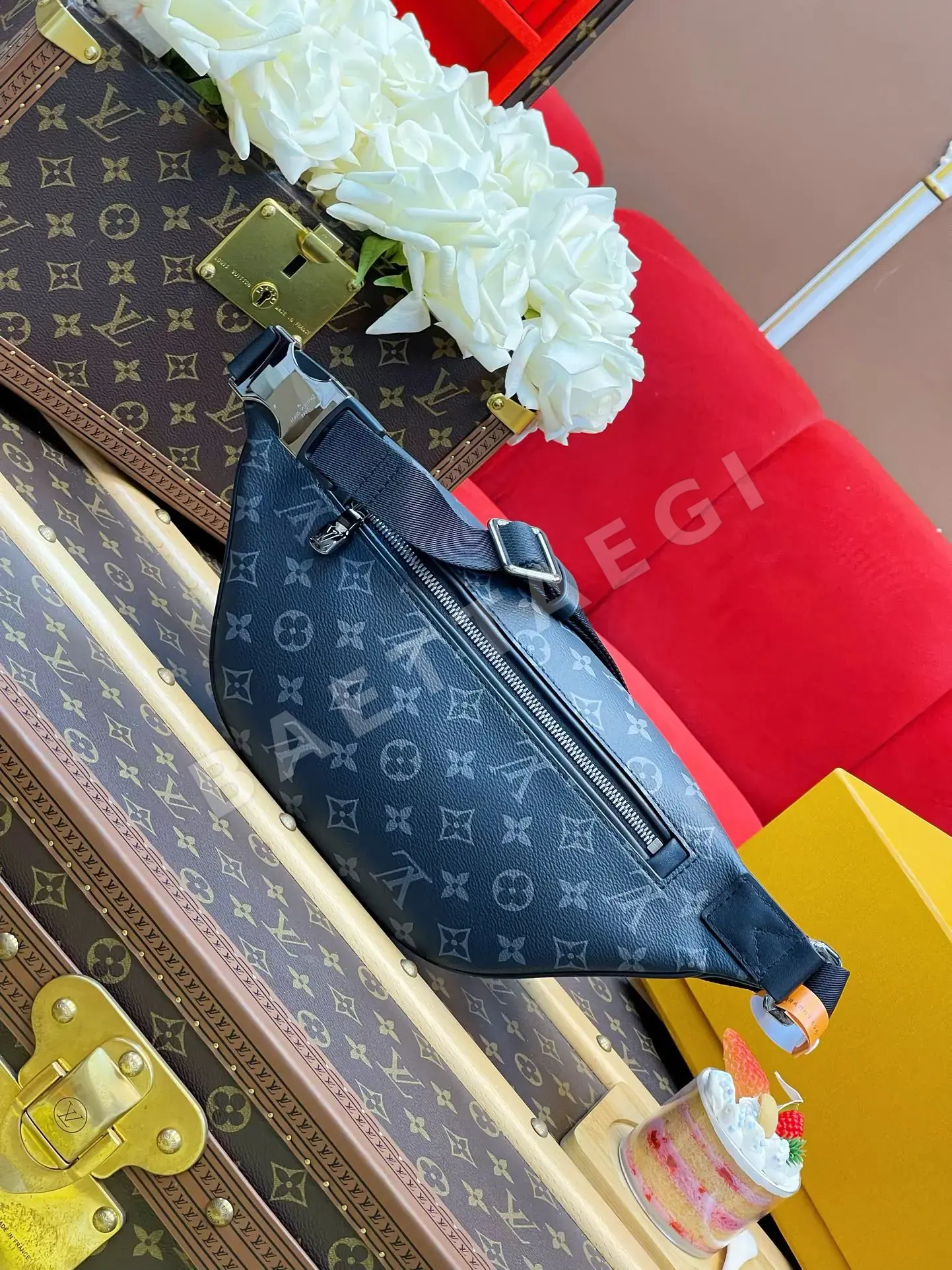 루이비통 디스커버리 모노그램 에클립스 웨이스트백 상세 이미지 2