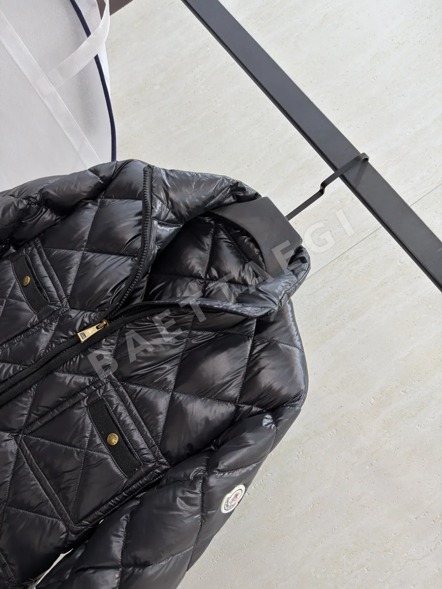 몽클레르 여성 화이트 덕다운 패딩 상세 이미지 6