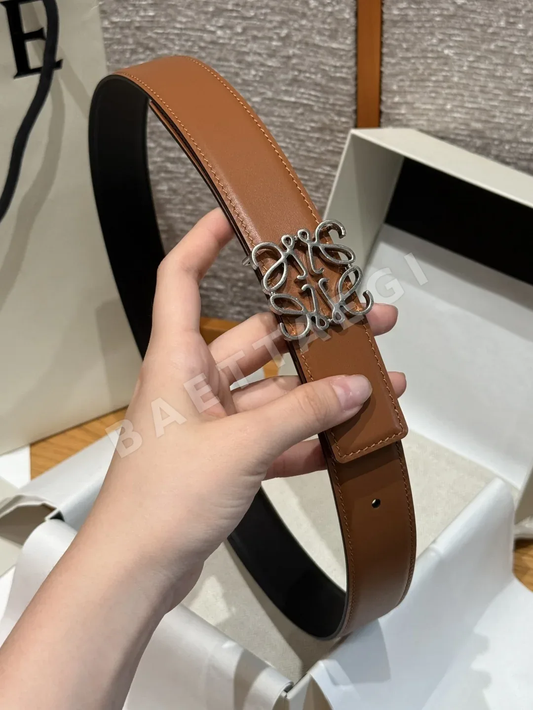 로에베 아나그램 양면 가죽 벨트 상세 이미지 4