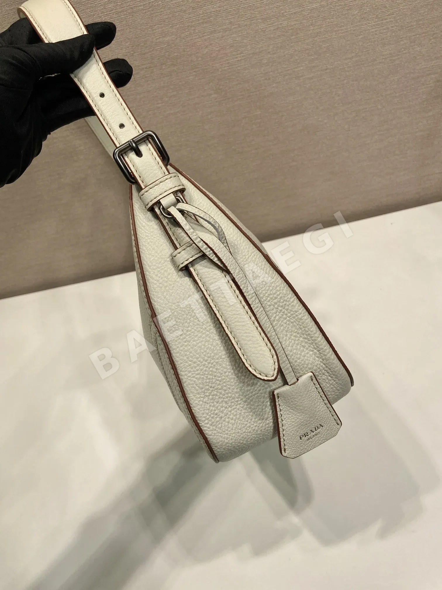 프라다 에이메 호보 가방 1BC280 상세 이미지 5