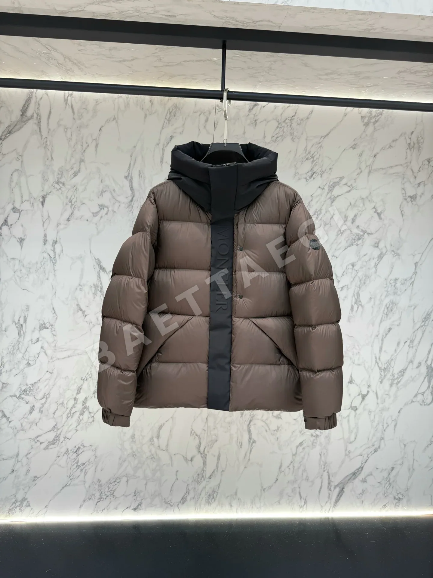 몽클레르 마데이라 후드 쇼트 다운 자켓 159460