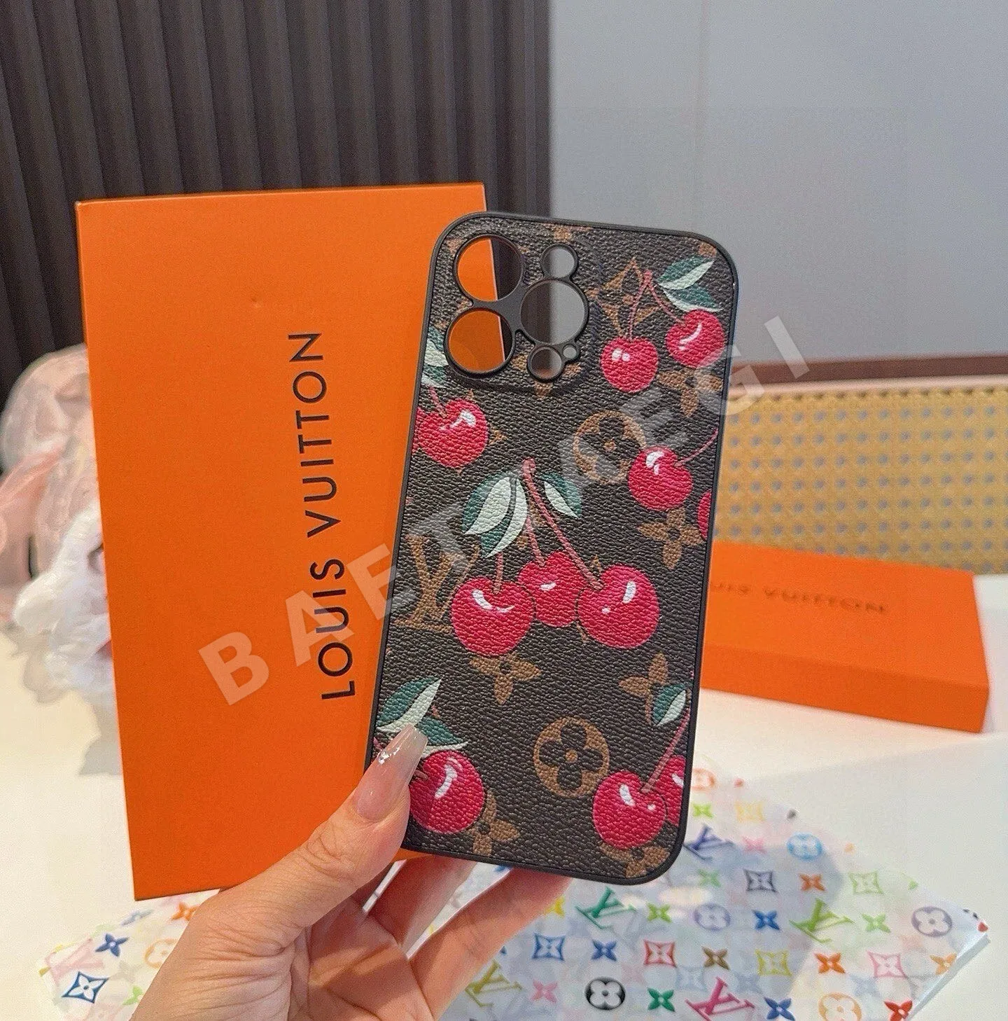 루이비통 무라카미 다카시 체리 패턴 가죽 폰 케이스 상세 이미지 3