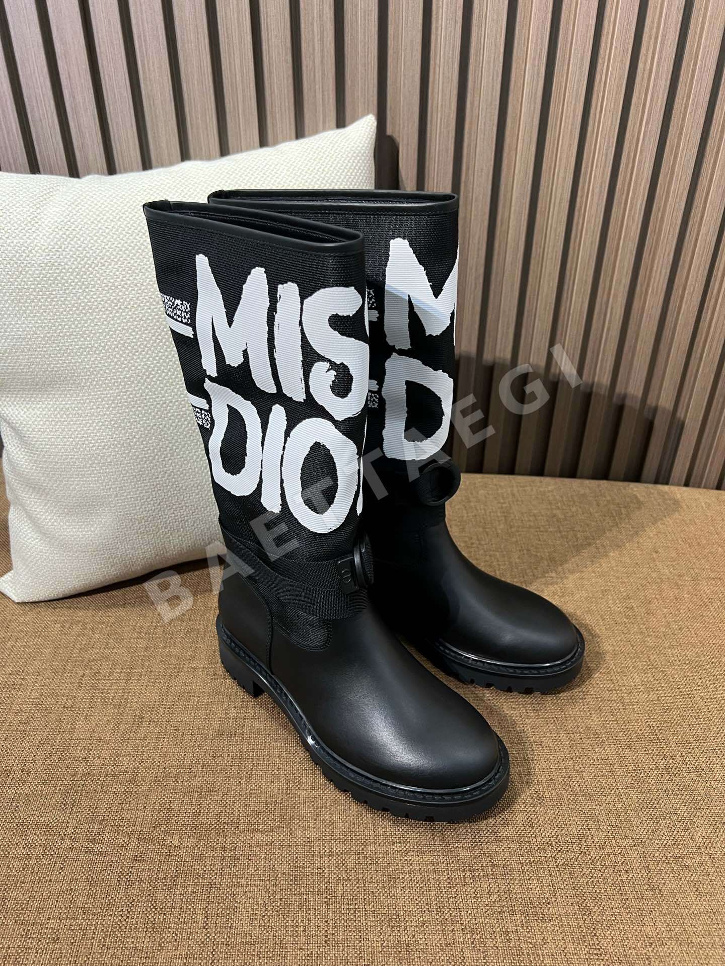 디올 D-Major Miss Rider 테크니컬 패브릭 부츠 상세 이미지 2