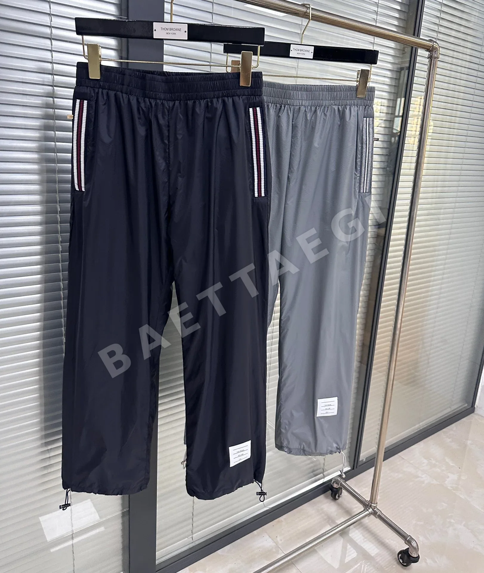 톰브라운 체크 나일론 남성 바지 상세 이미지 2