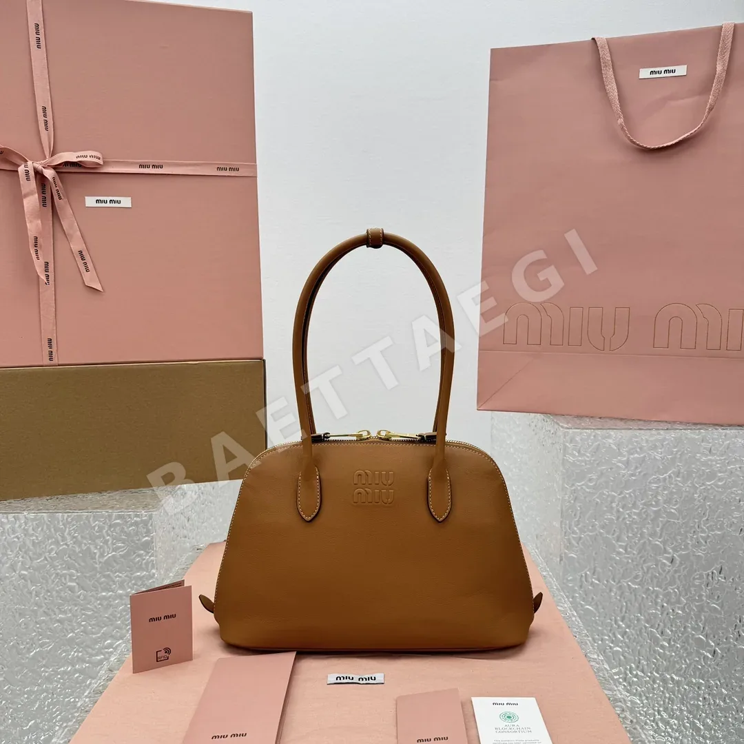 미우미우 캐러멜 송아지가죽 미니 핸드백 68203