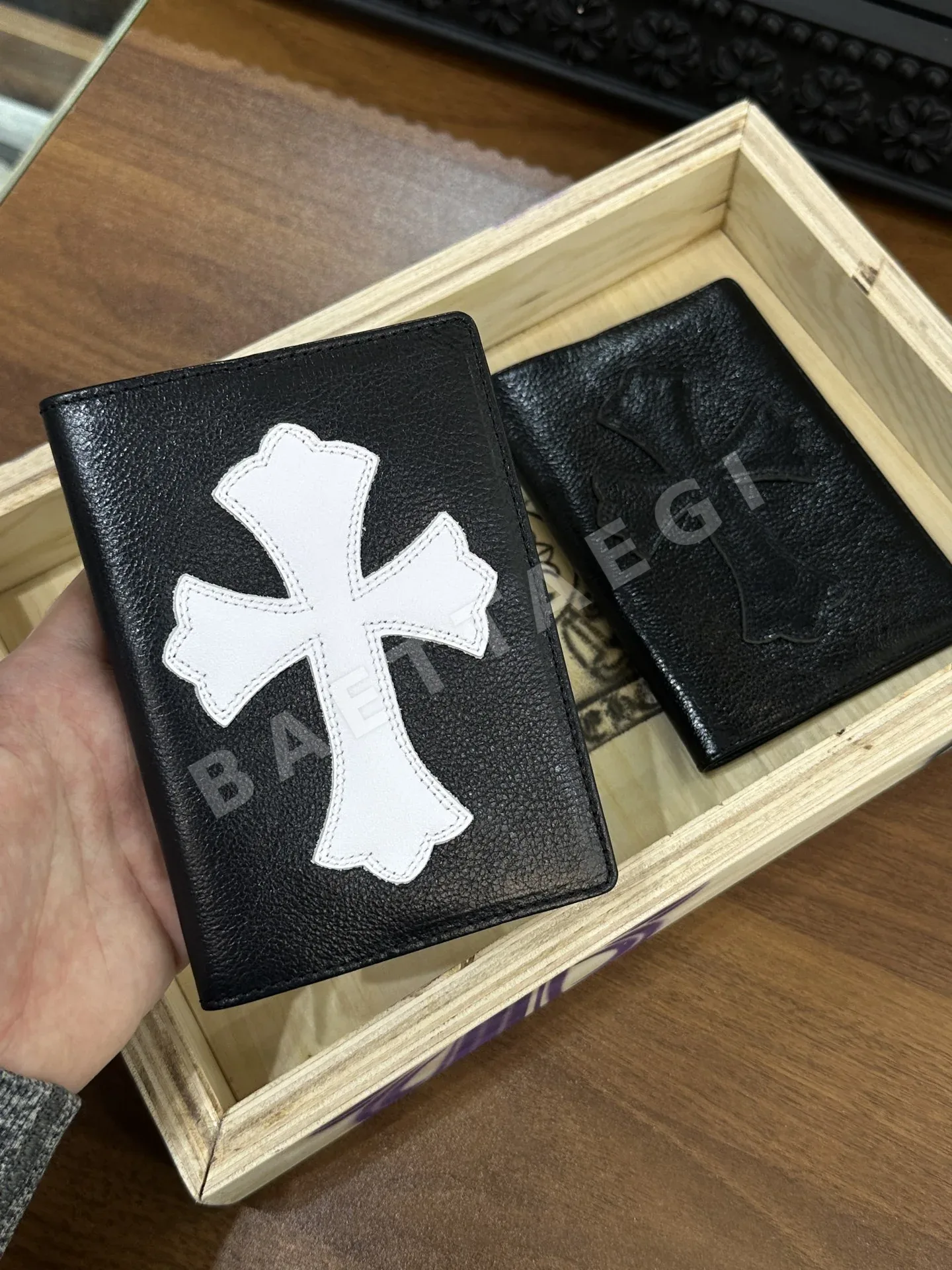 크롬하츠 투톤 소가죽 여권 지갑 상세 이미지 2