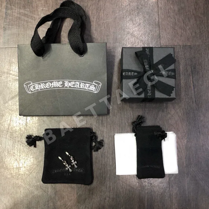 크롬하츠 레트로 크로스 엠보스 귀걸이 상세 이미지 2