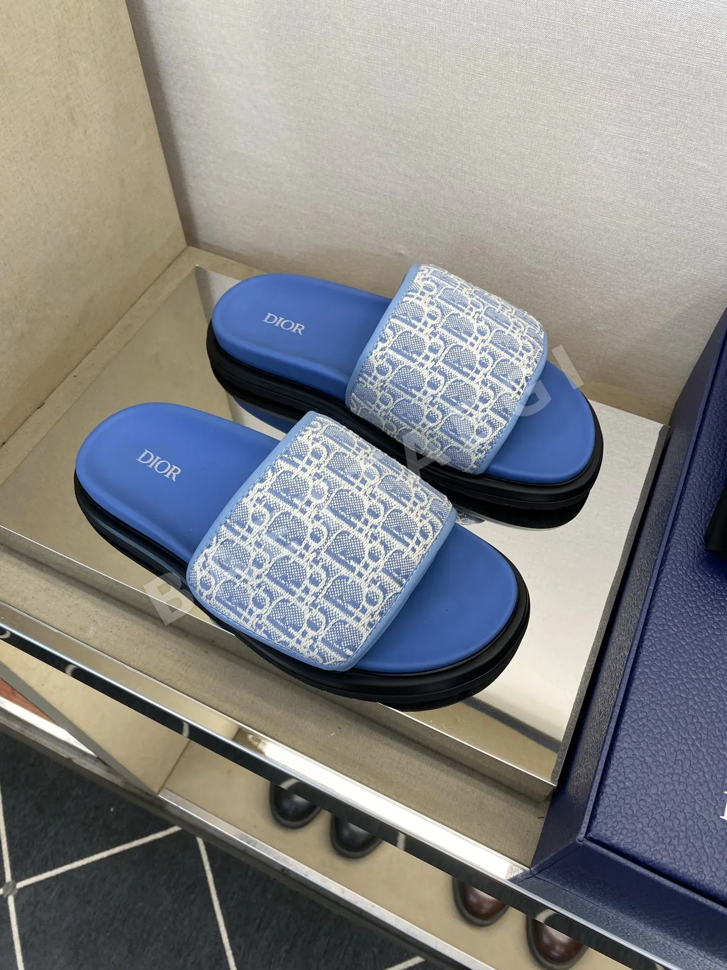 디올 남성 자수 캔버스 슬리퍼 상세 이미지 3