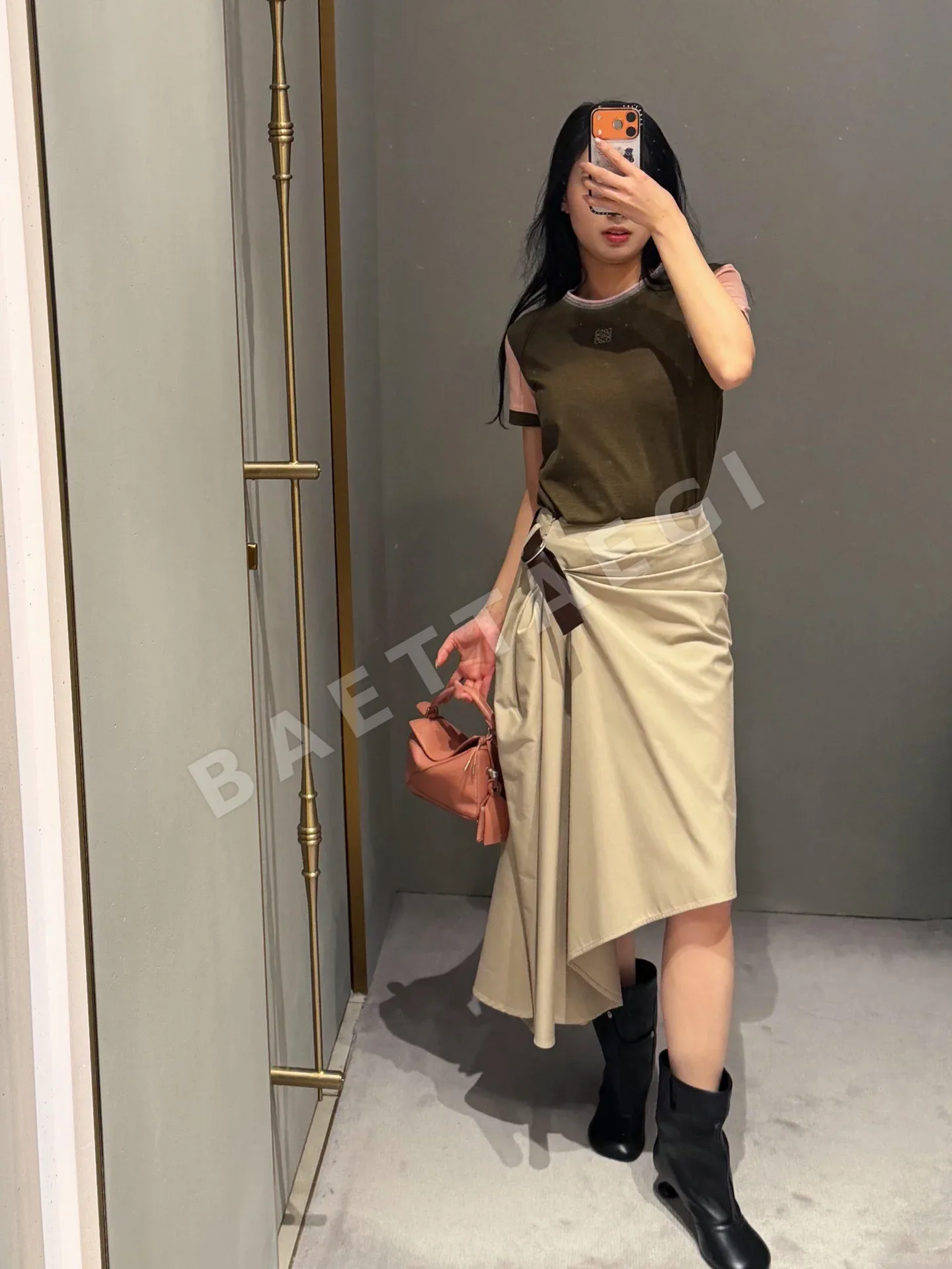 로에베 카키색 비대칭 플리츠 미디 스커트 상세 이미지 7