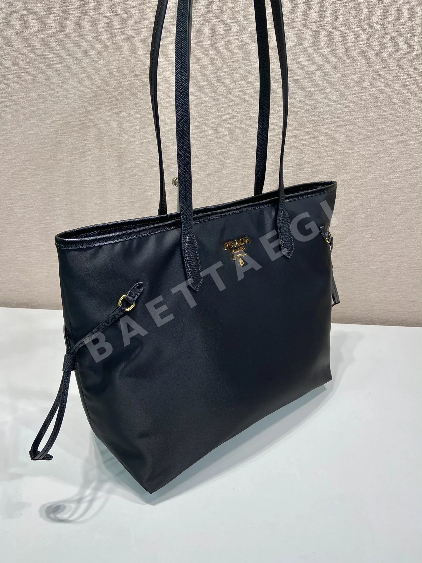 프라다 나일론 토트백 1BG955 상세 이미지 2