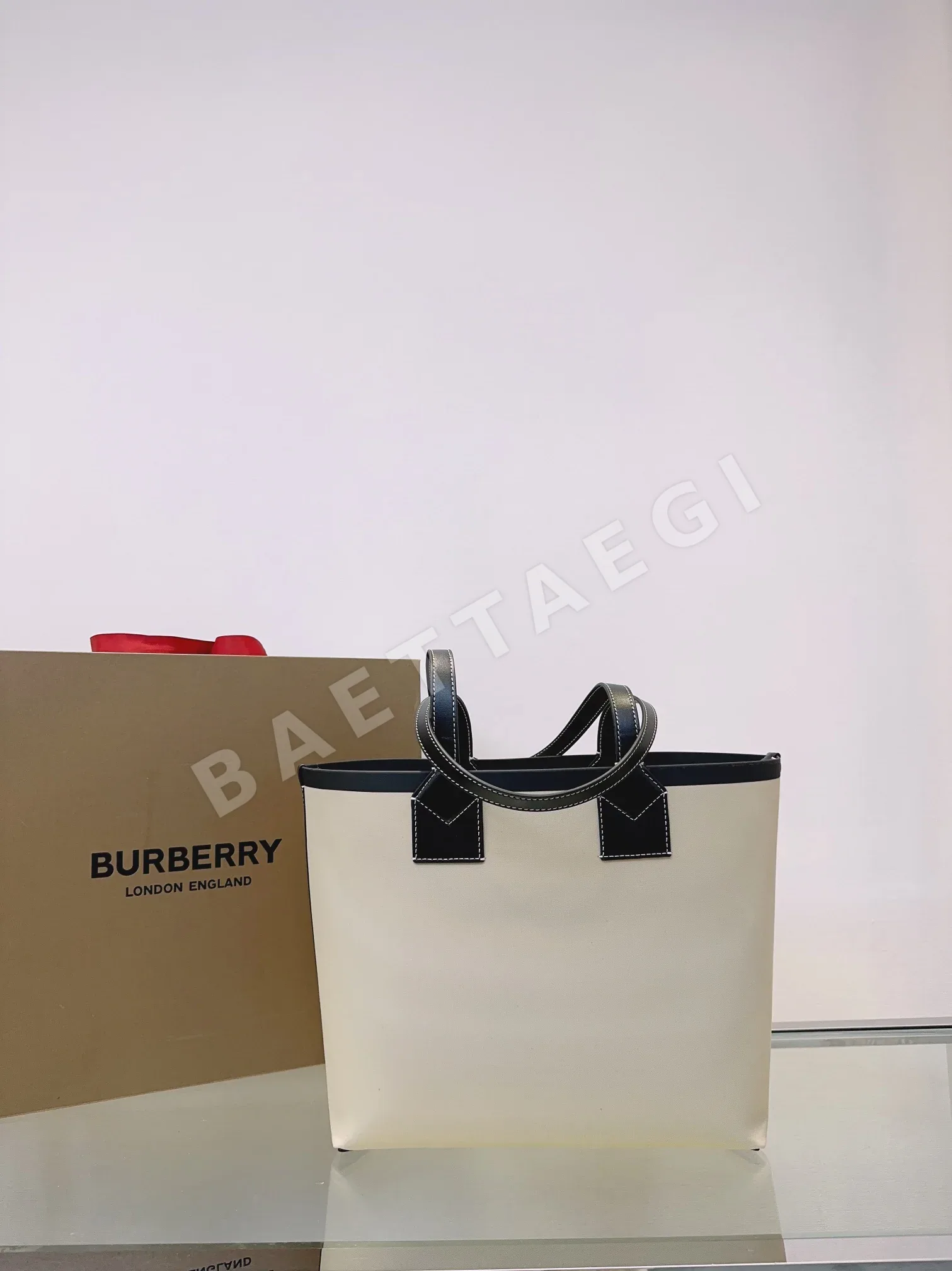 버버리 양면 토트백 상세 이미지 3